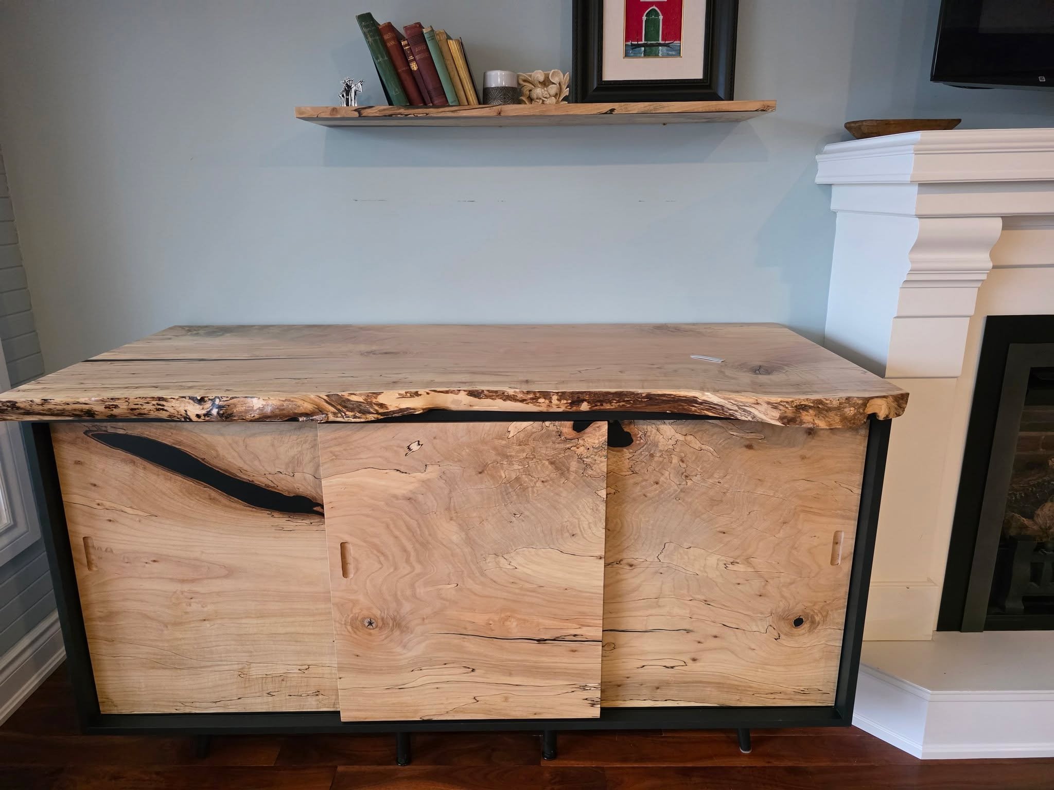 Custom console from a client's live edge slab, with matching side tables from the same slab. Clear maple, finished with a durable satin topcoat. 

#yyz #woodworking #wood #toronto #mississauga #oakville #handmade #carpentry #homedecor #6ix #home #int