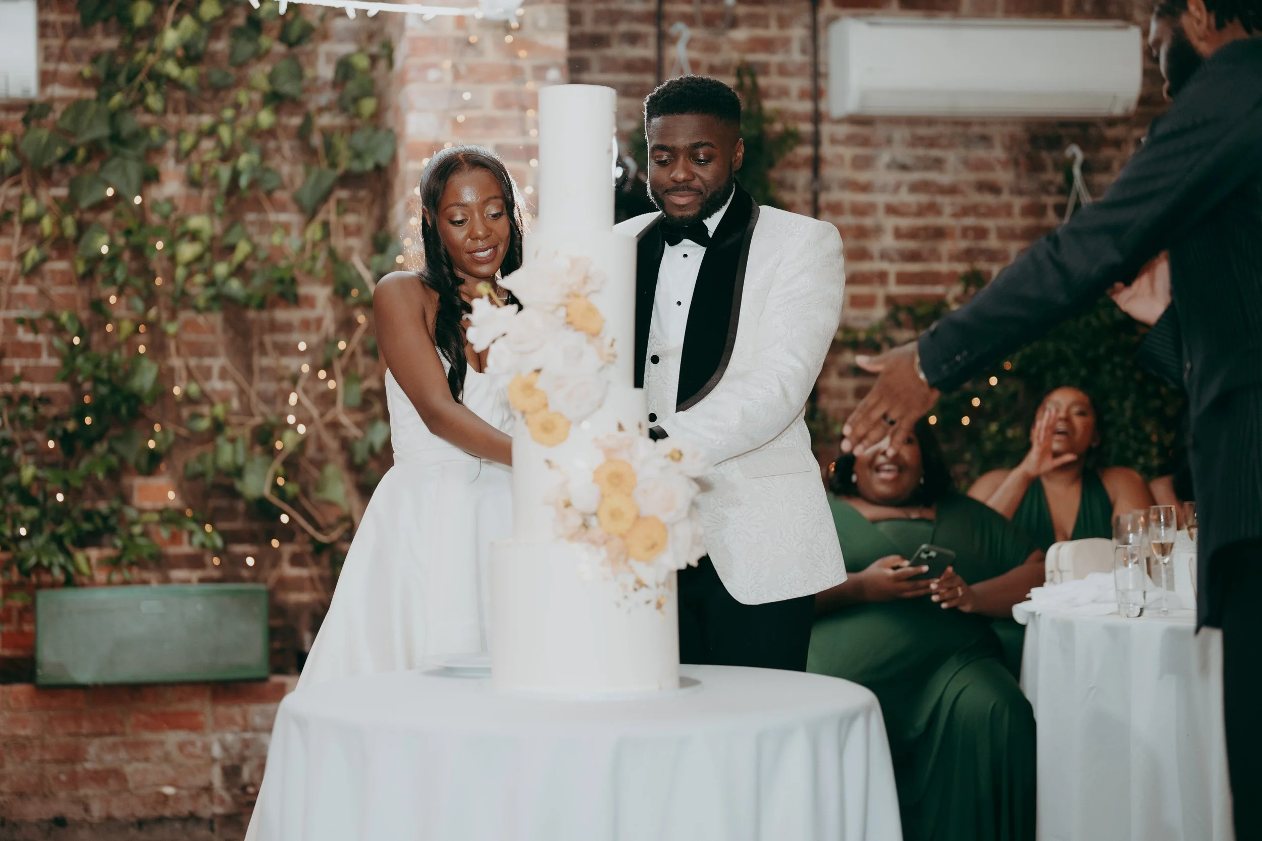 111 hampshire-documentary-wedding-photographer-northbrook-park-farnham-.jpg