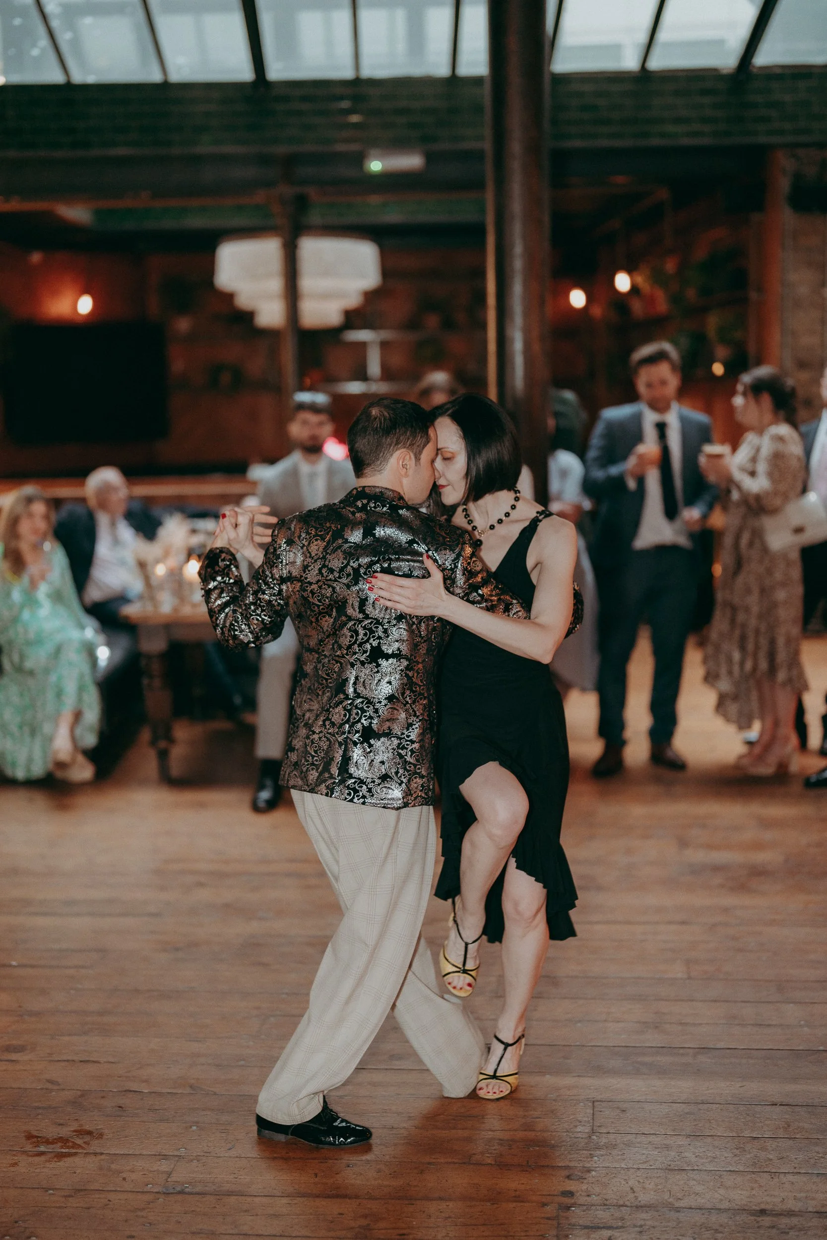 157 london-documentary-wedding-photographer-chelsea-old-town-hall-Harrild-and-Sons-.jpg