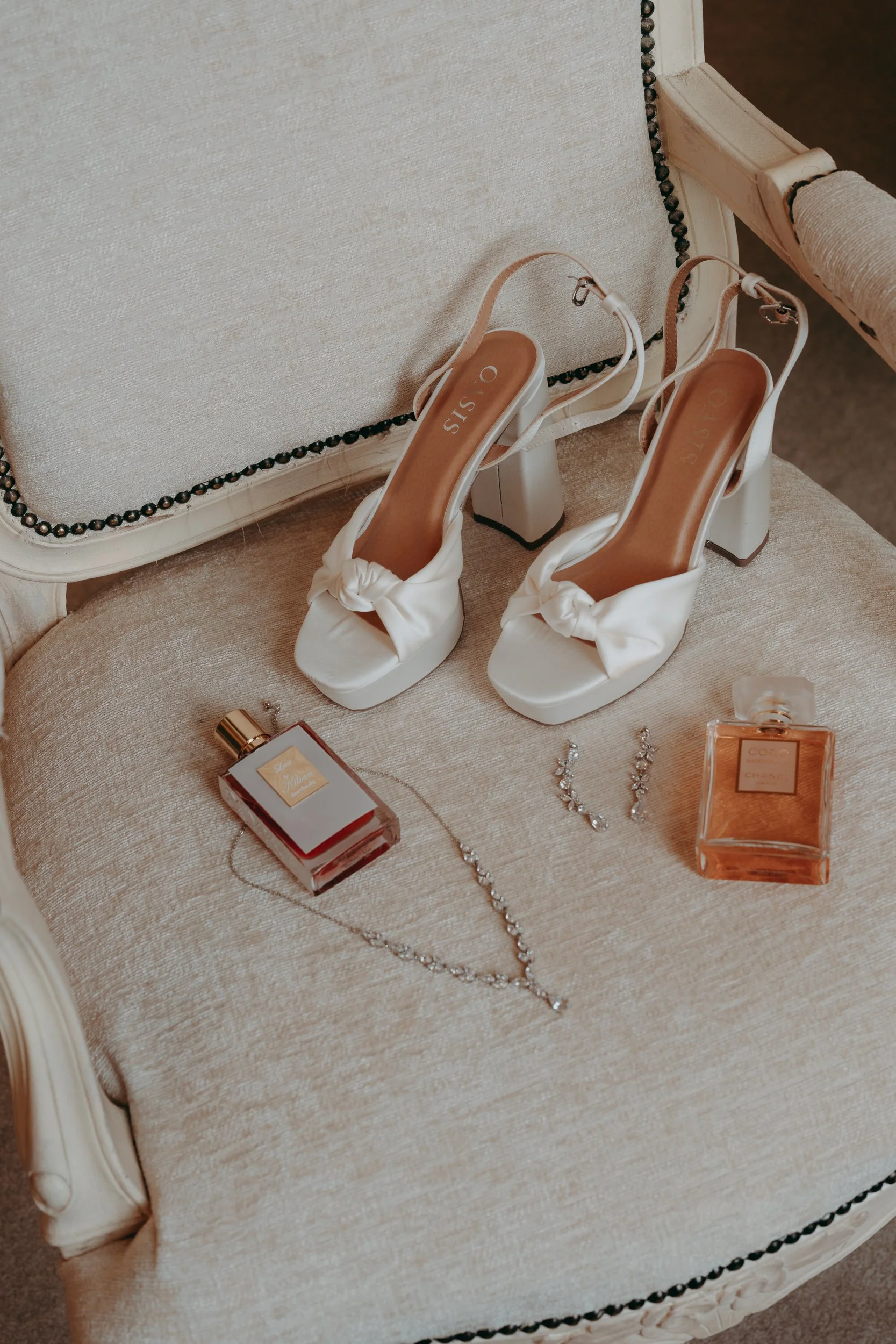 9 essex-documentary-wedding-photographer-gosfield-hall- essex-.jpg