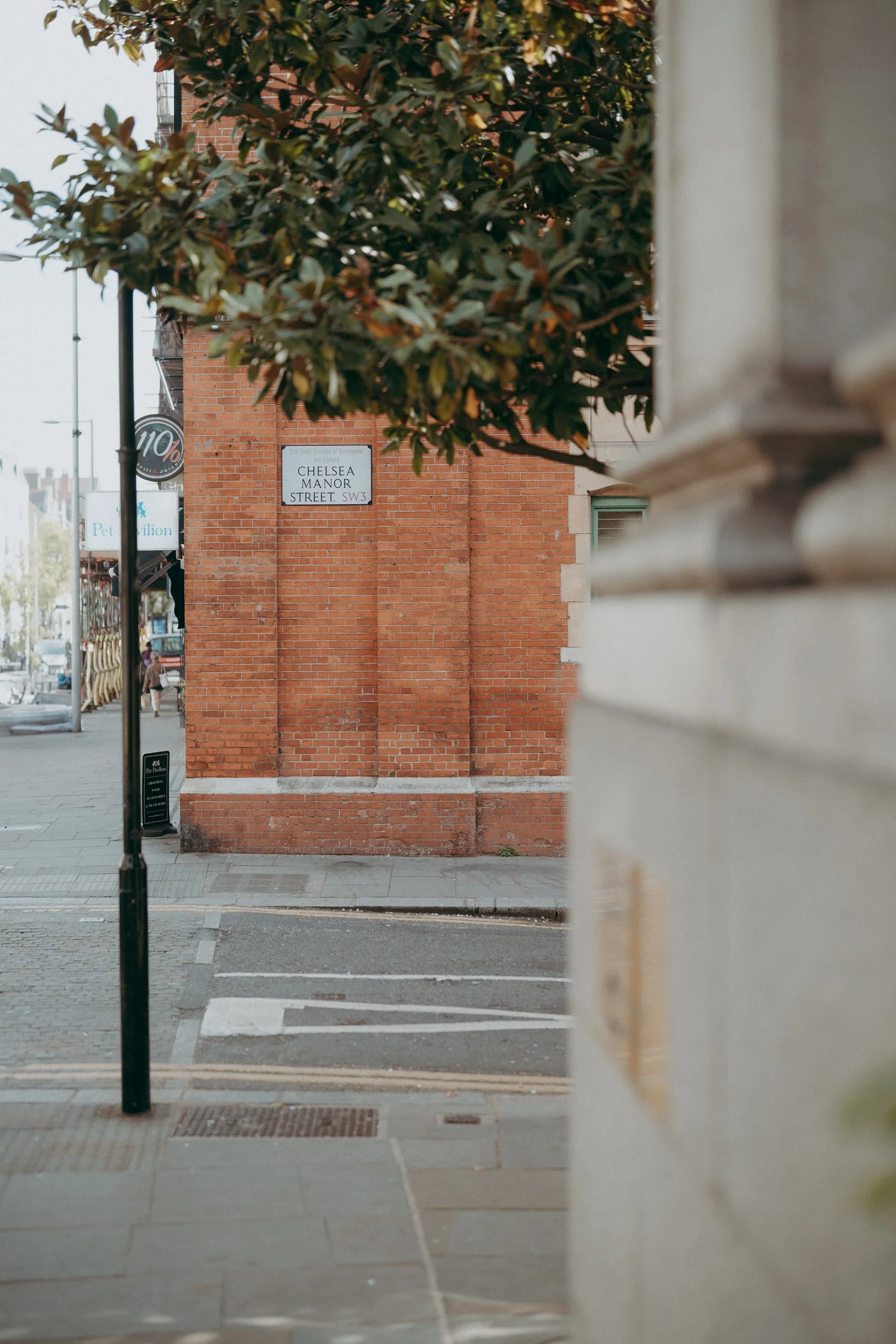 14 london-documentary-wedding-photographer-chelsea-old-town-hall-Harrild-and-Sons-.jpg