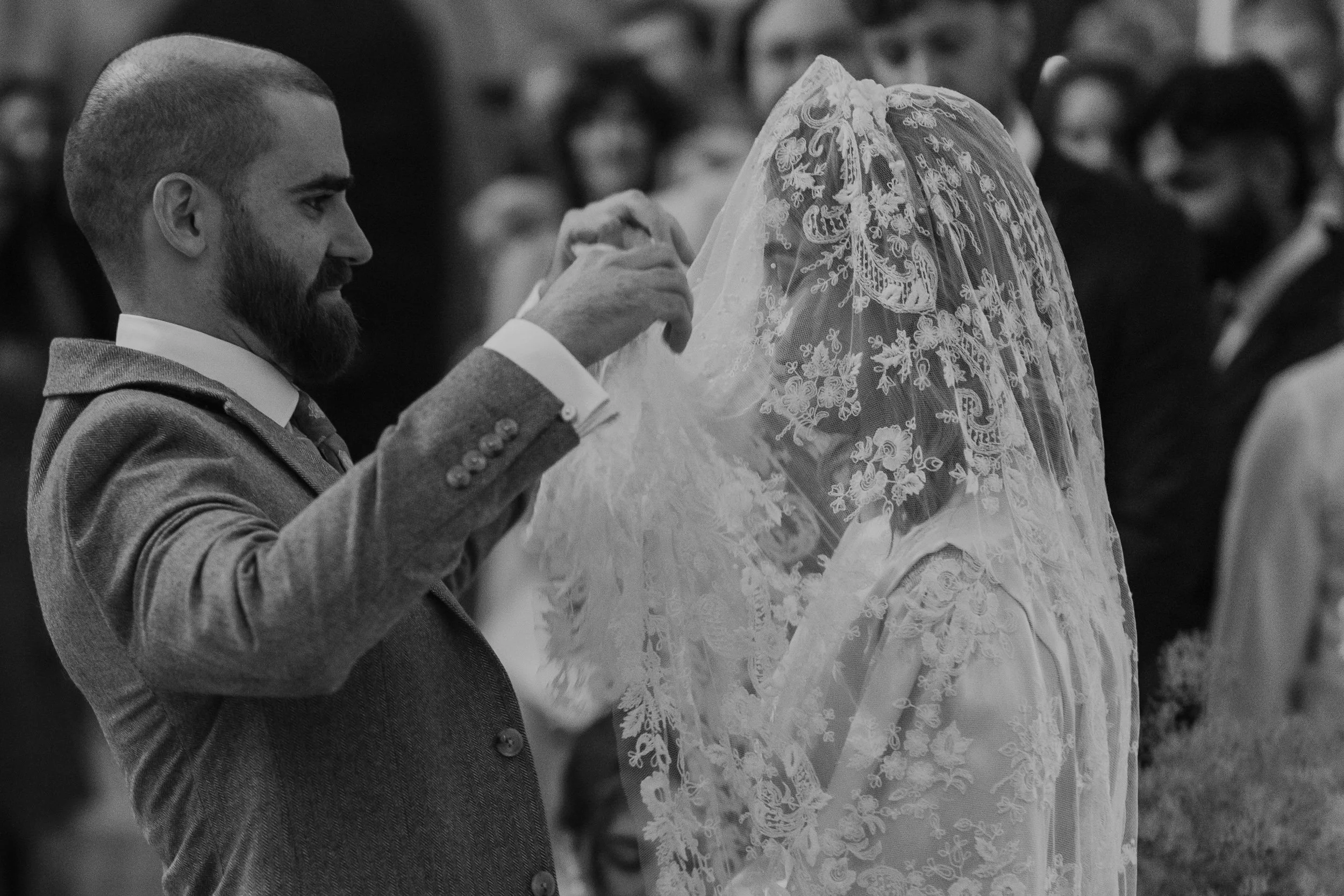 40  london-documentary-wedding-photographer-fitzrovia-chapel-the-globe-swan-south-bank-.jpg