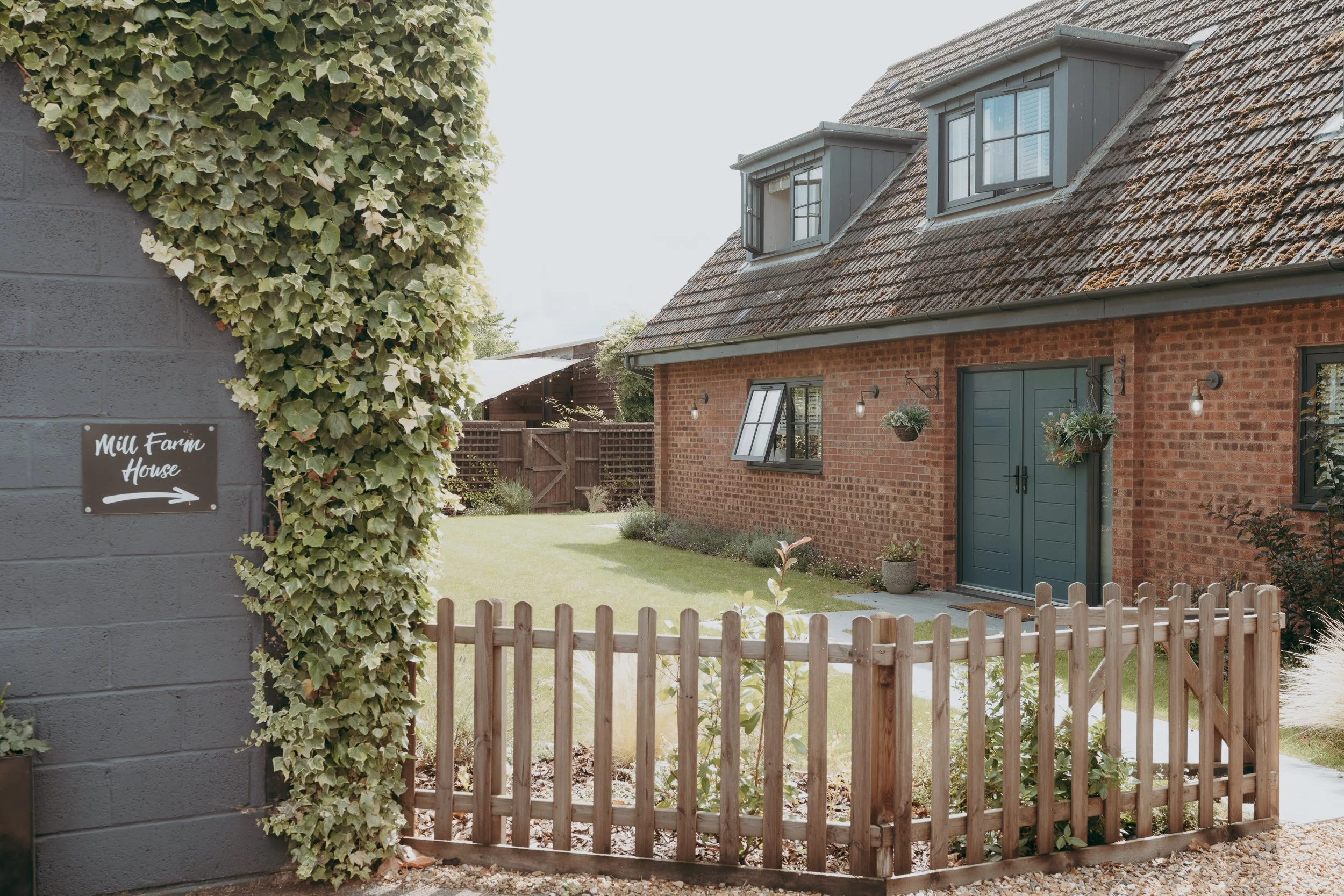 13 cambridgeshire-documentary-wedding-photographer-mill-farm-sandy-.jpg