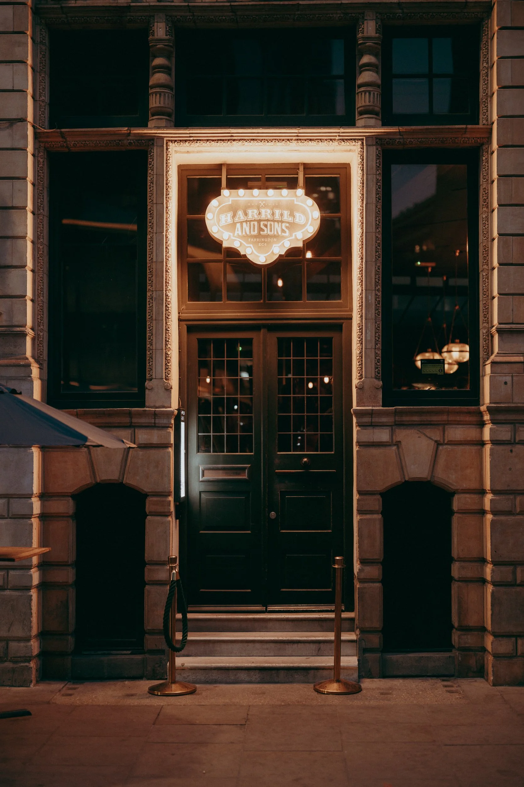 165 london-documentary-wedding-photographer-chelsea-old-town-hall-Harrild-and-Sons-.jpg