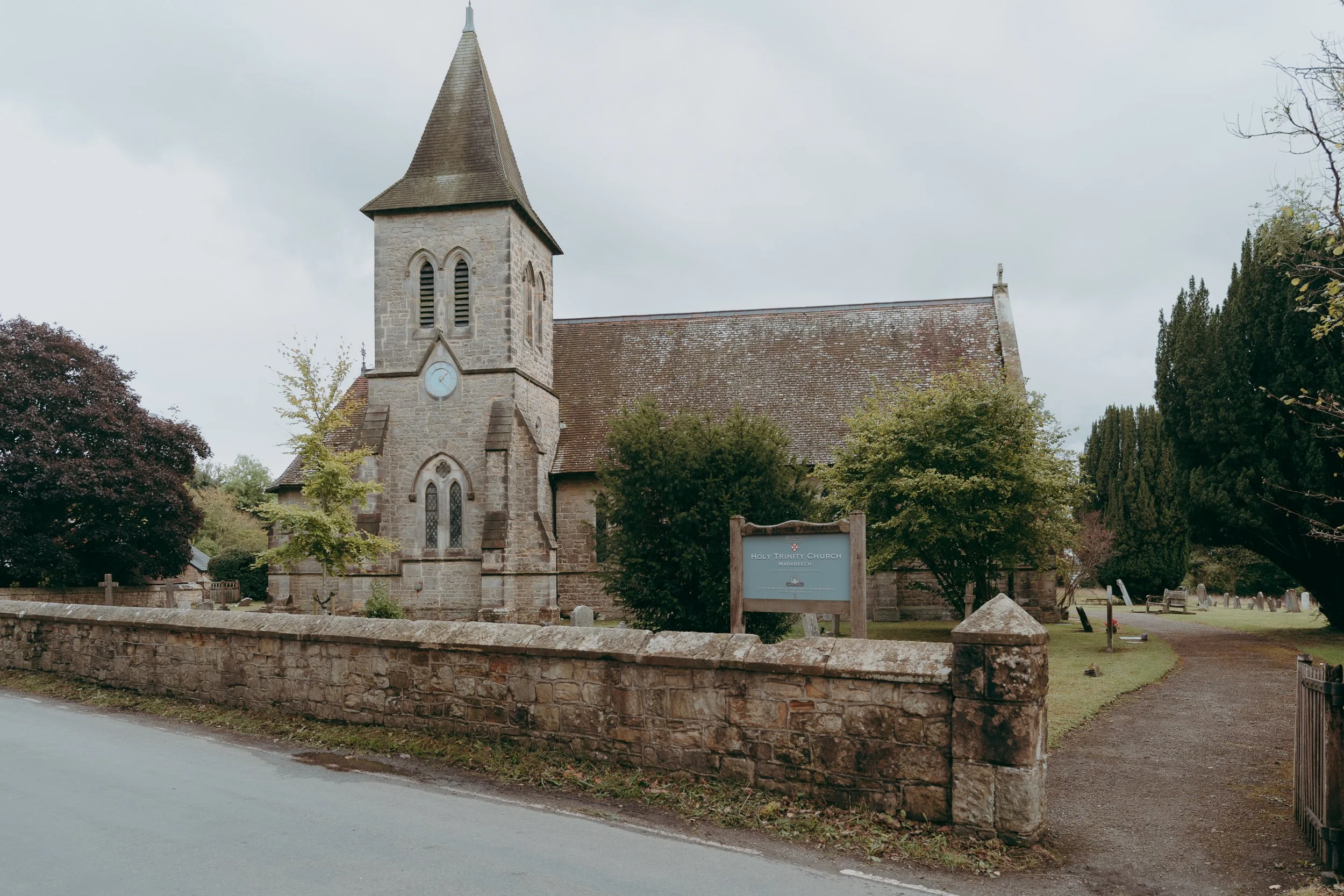 43 hampshire-documentary-wedding-photographer-falconhurst-kent-.jpg