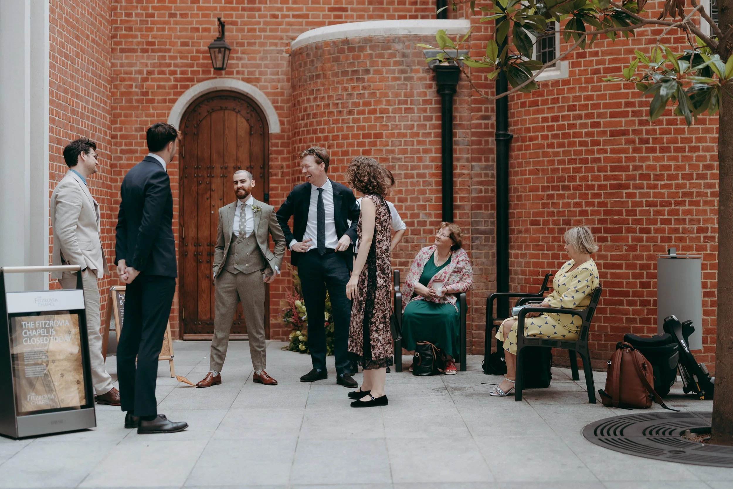 24  london-documentary-wedding-photographer-fitzrovia-chapel-the-globe-swan-south-bank-.jpg