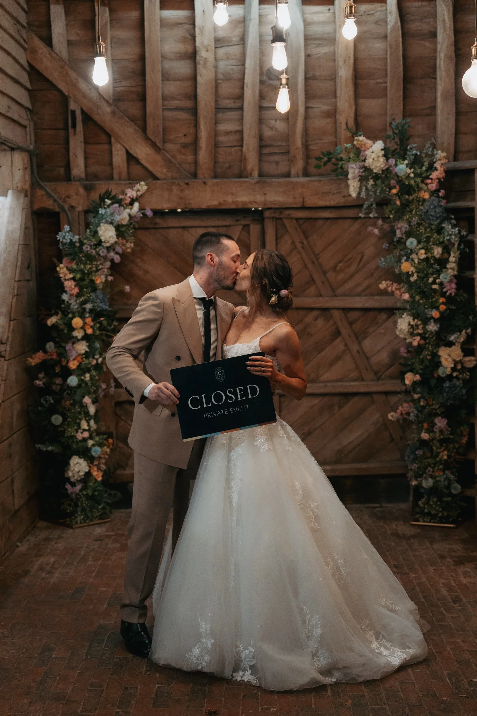 174 hampshire-documentary-wedding-photographer-falconhurst-kent-.jpg