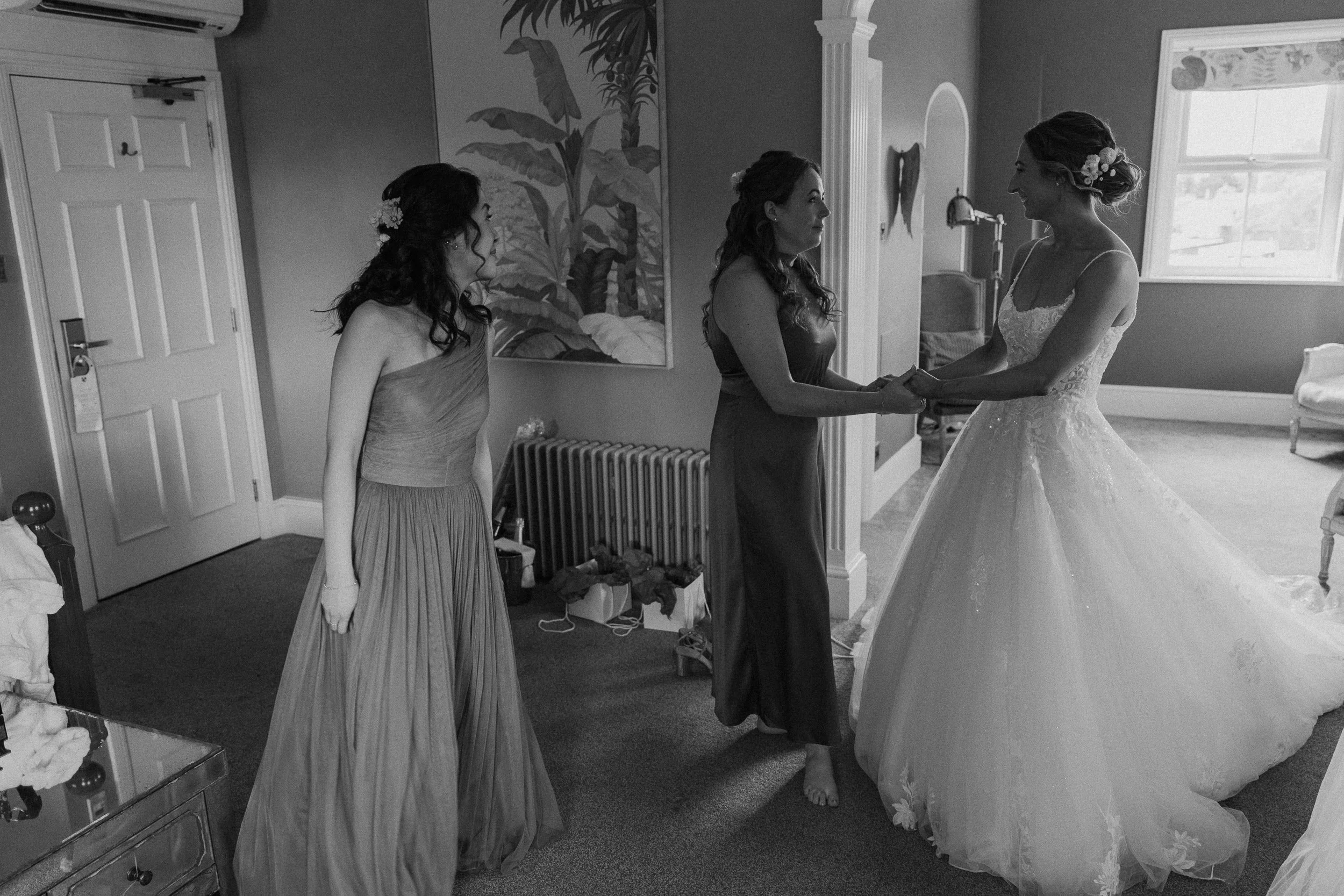 31 hampshire-documentary-wedding-photographer-falconhurst-kent-.jpg