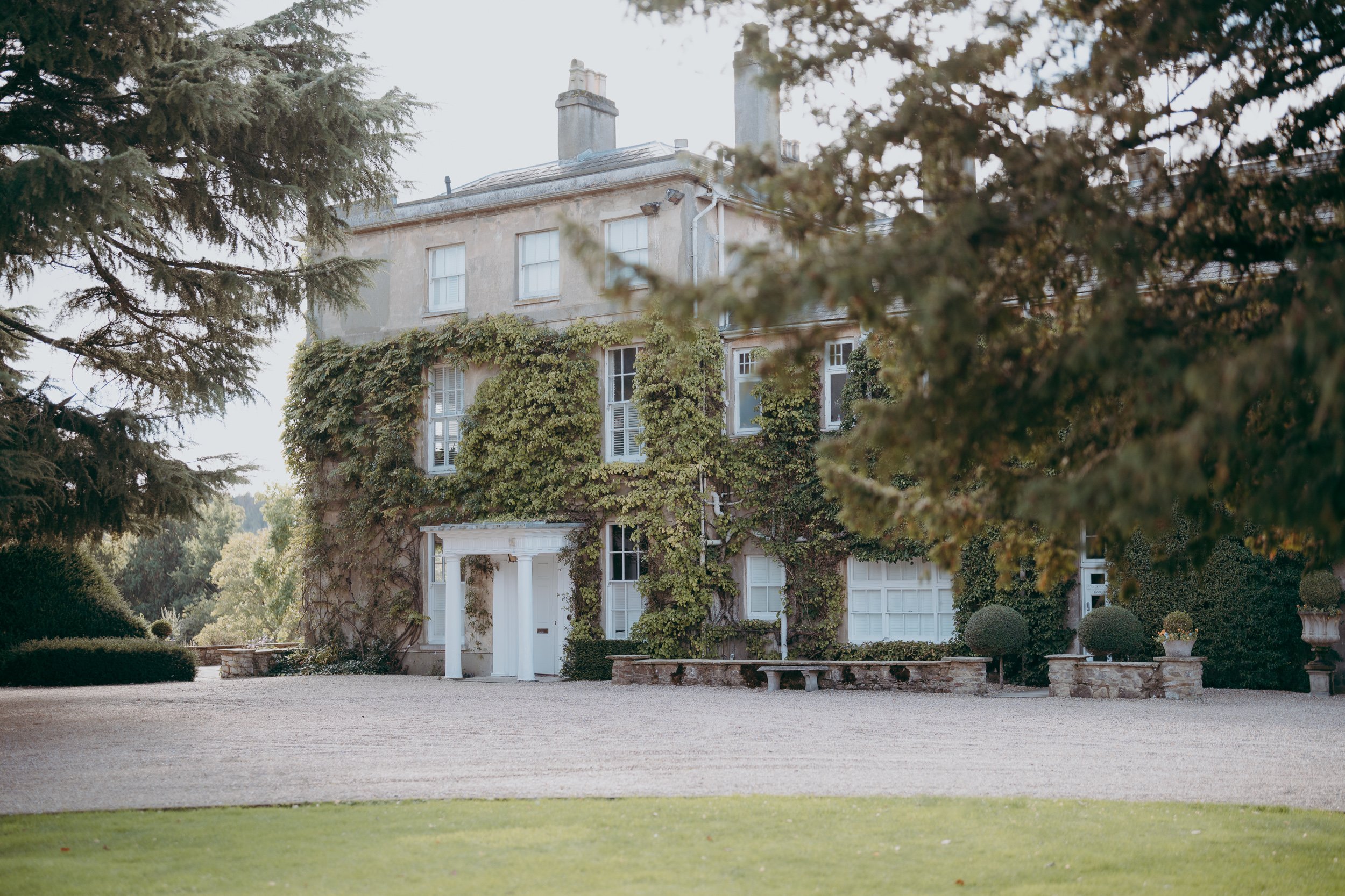 15 hampshire-documentary-wedding-photographer-northbrook-park-farnham-.jpg