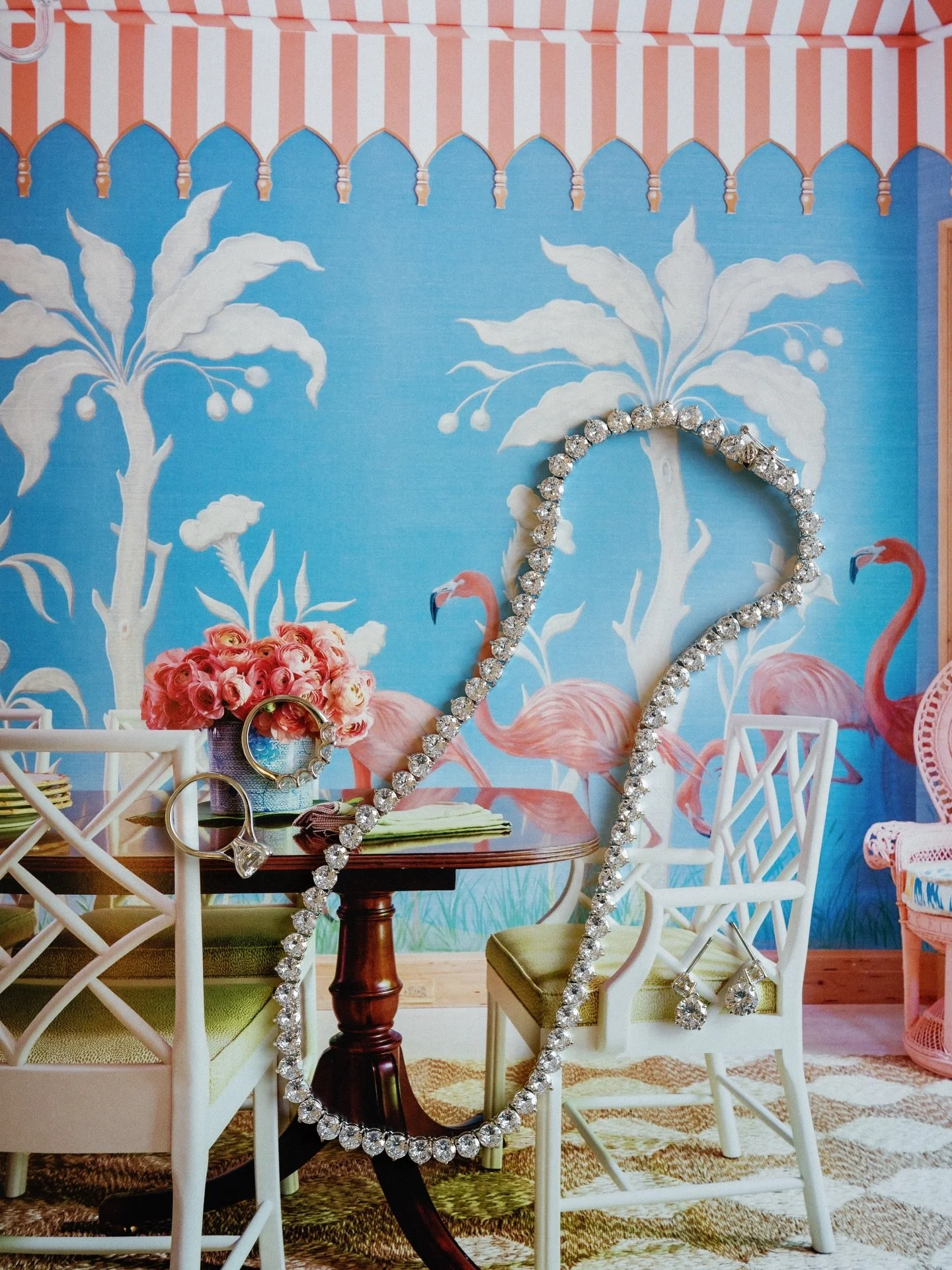 Jayd in her Palm Beach moment.
Blending the Four Seasons&rsquo; sunlit design and coastal elegance into every portrait&mdash;soft, sculptural, unmistakably refined.

Designer &amp; Florist @elliesgarden_ 
Creative Director &amp; Lead Photographer @ab