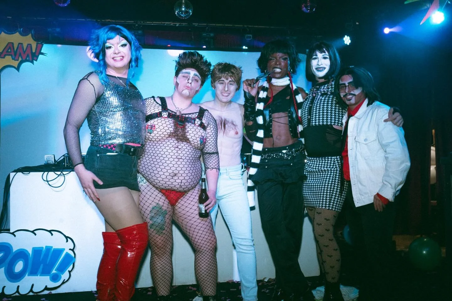 he punched the highlights out of her hair! 💥 

📸 @borlax__ @genderfuneral