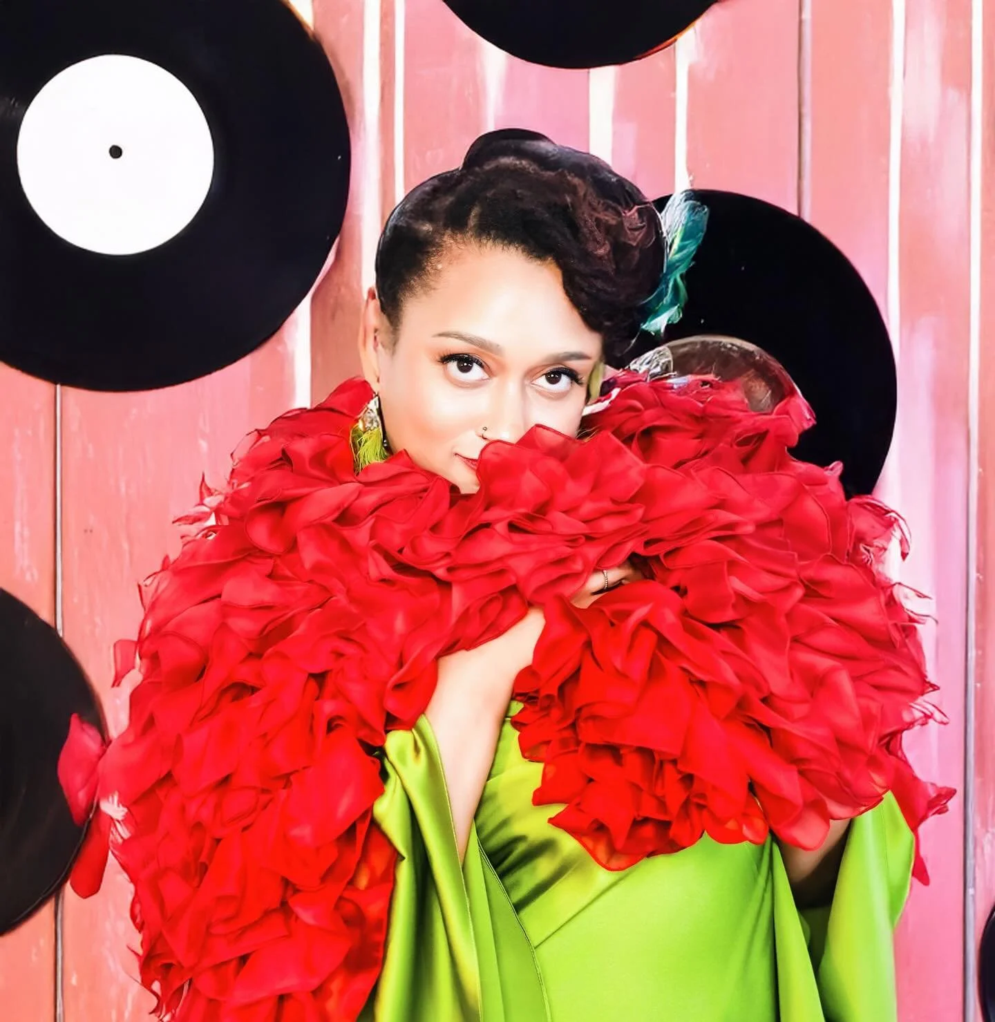 I&rsquo;ve always loved flowers&hellip;especially fresh ones. I enjoy watching them open up over time. It&rsquo;s a reminder that the bloom is just the visible part. Before it, there&rsquo;s a seed, followed by roots, nourishment and stillness. 🌷🌸?