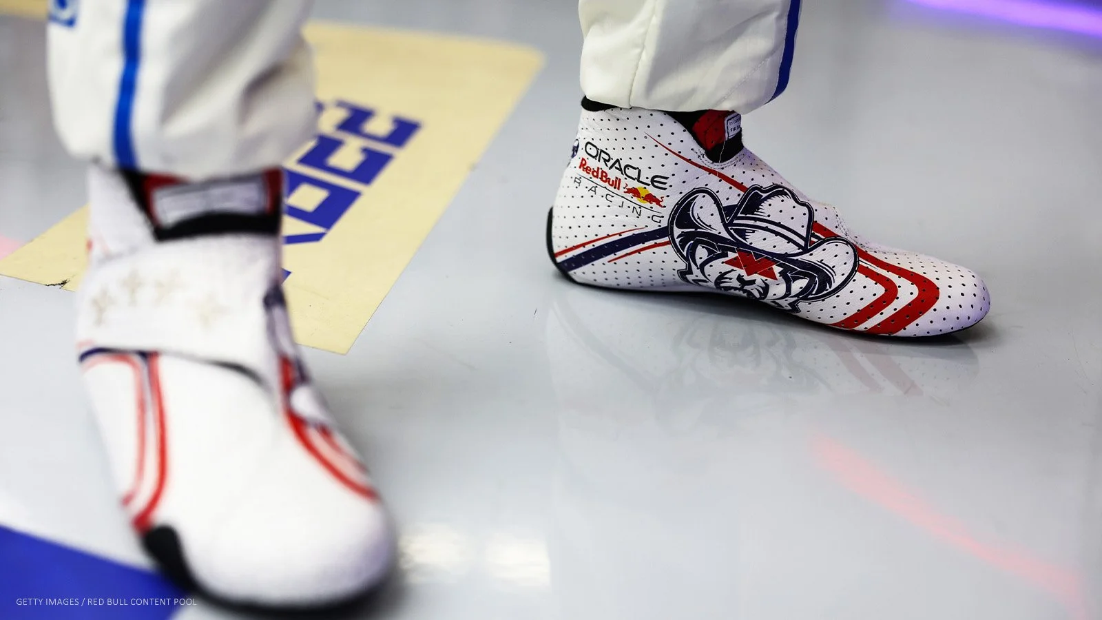 Max Verstappen’s white racing shoes featuring the matching cowboy-hat lion design.