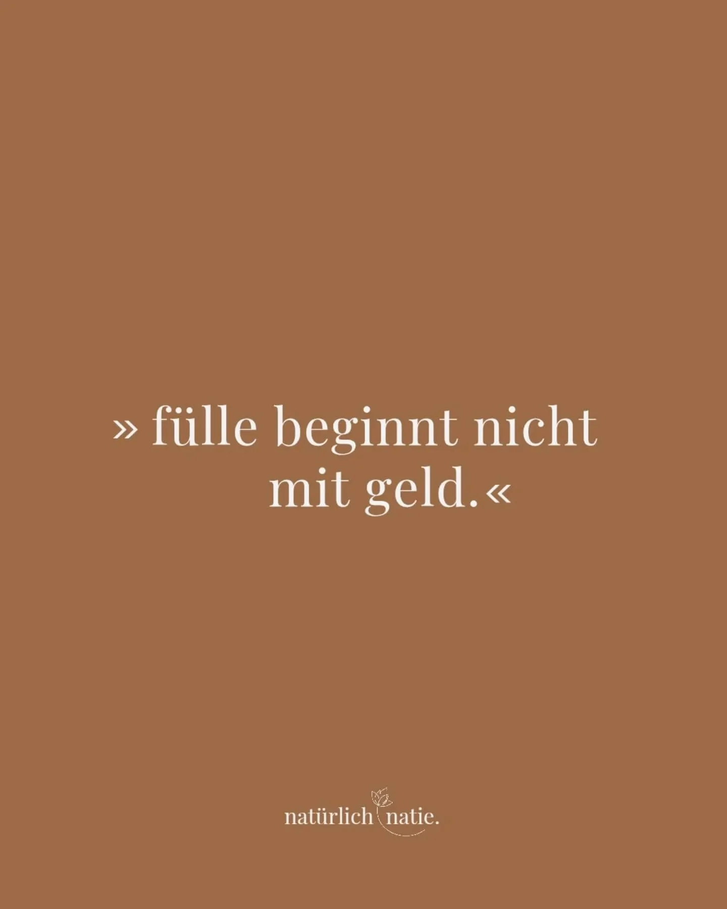 F&uuml;lle beginnt nicht mit Geld.
Sie beginnt mit dem Gef&uuml;hl, genug zu sein.
Mit dem Moment, in dem du dich nicht mehr &uuml;ber Leistung oder Besitz definierst.
Mit der Entscheidung, dein Leben nicht l&auml;nger ins &bdquo;wenn&hellip; dann&he
