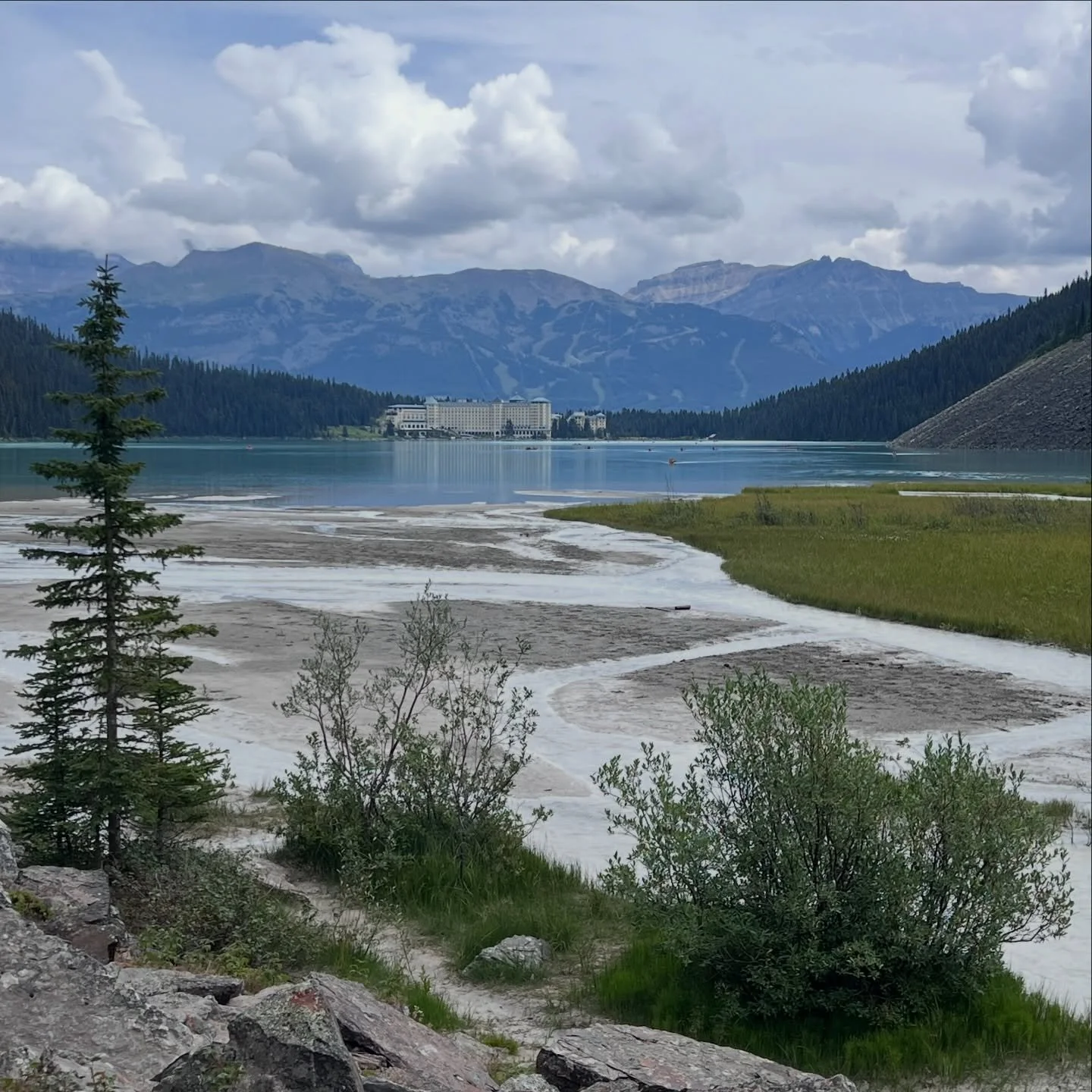 Talk about a property that needs no introduction: @fairmontcll is one that is on many people&rsquo;s wish list and for good reason.

The property itself is incredible. With a variety of dining and retail outlets and the new Basin Glacial Waters, it i