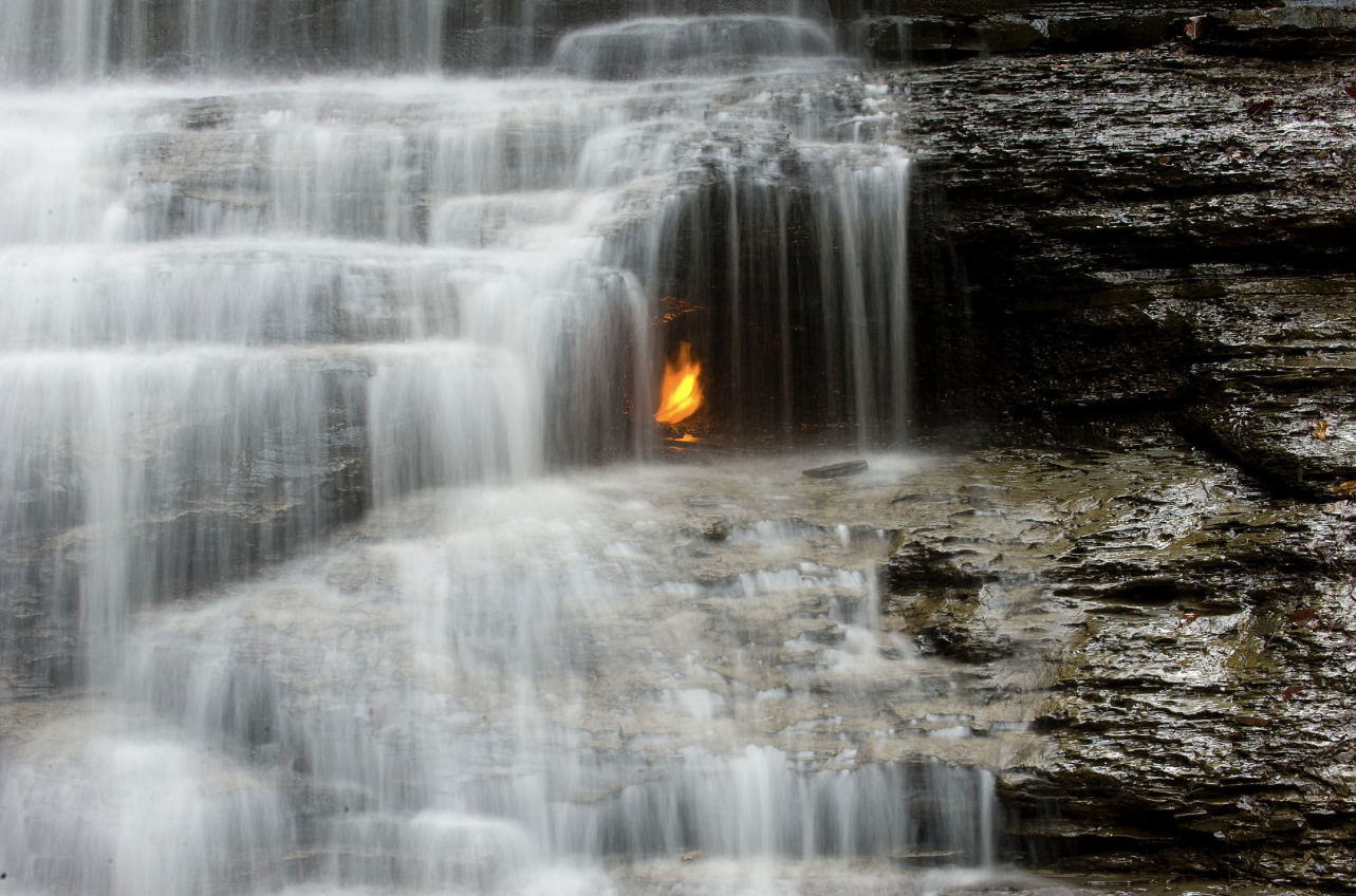 🔥 Eternal Flame Falls: The Hidden Wonder Just Outside Niagara