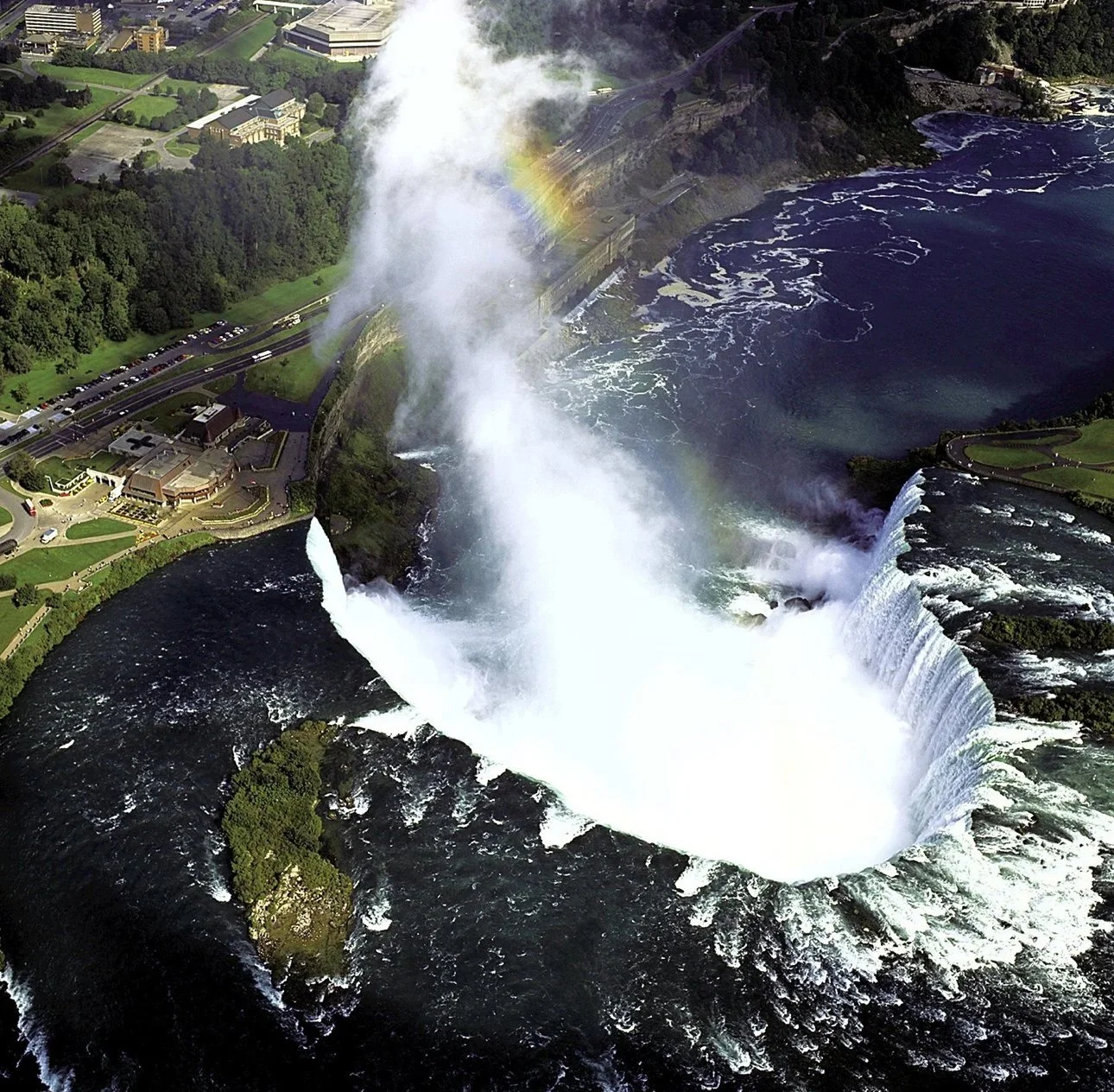 The Day the Atlantic Crashed Into the Sea—and How Niagara Falls Does It Every Day  