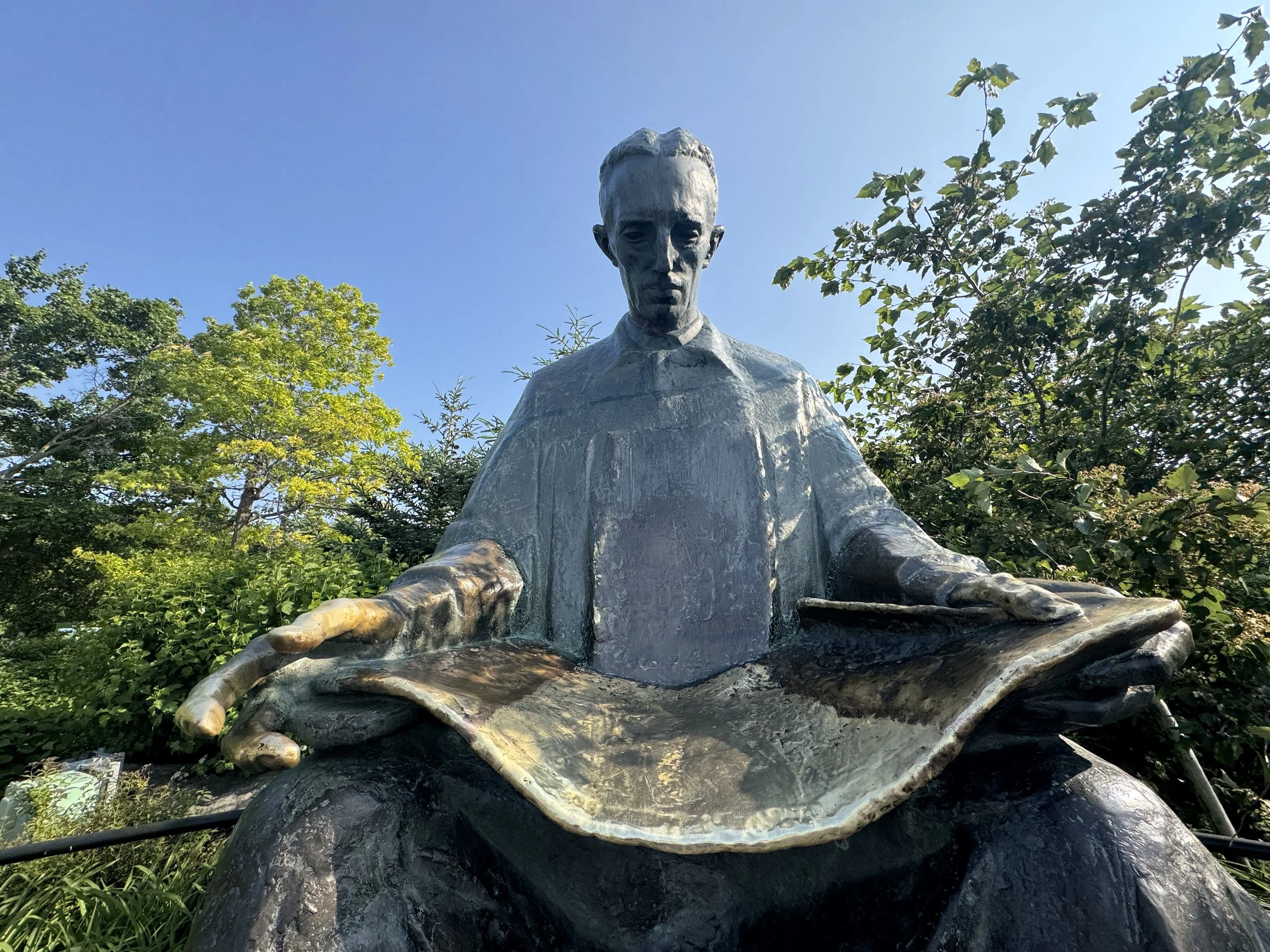 ⚡The Man Who Lit Niagara: Tesla’s Statue and Its International Backstory

