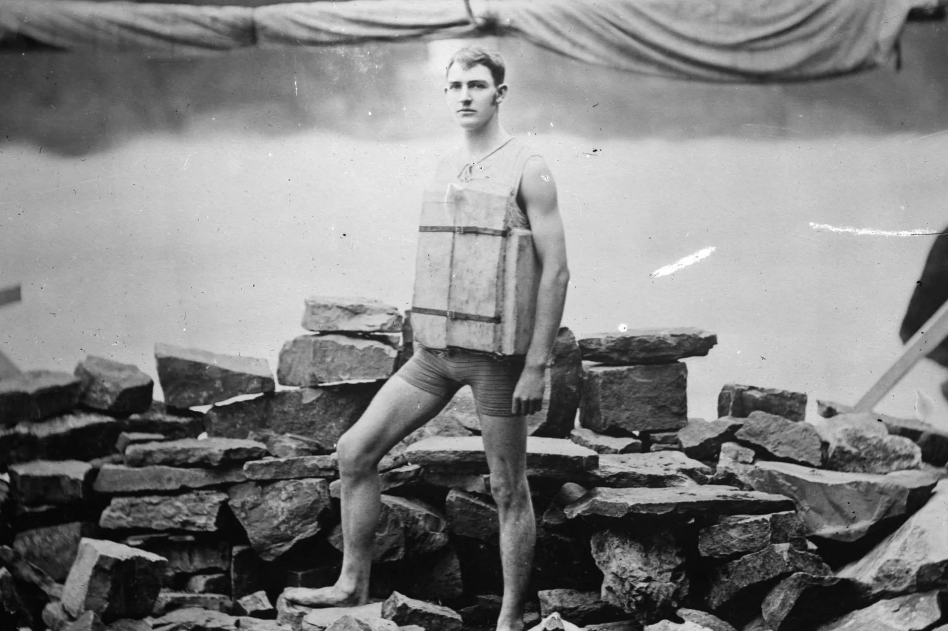 🛢️ A Chronological History of Niagara’s Daredevils—Jumpers, Swimmers, Boaters, Fliers