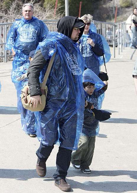 Famous Visitors to Niagara Falls: From Brad Pitt to Churchill, Dylan, Diana &amp; Ozzy (With Pics!)