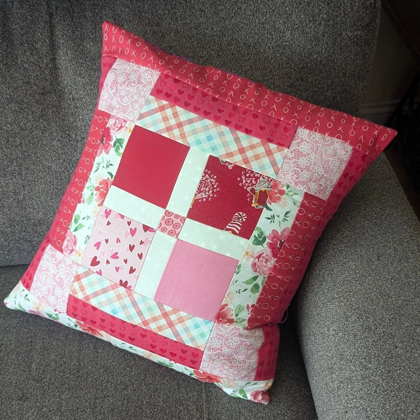 My current act of joyful defiance is making a pretty Valentine's pillow for #projectquilting 17.2 scads of plaid. It's been hard to be creative lately so I have appreciated working on this challenge.
New blog post with a simple envelope pillow instru