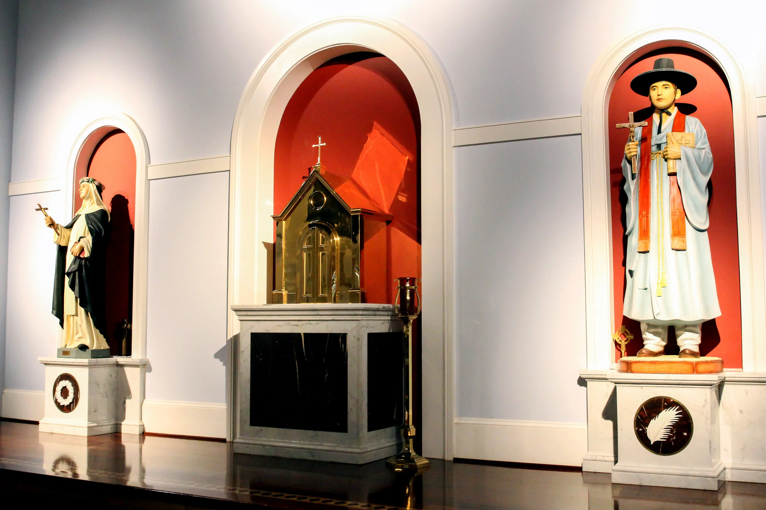 Tabernacle _ Statues lg.jpg