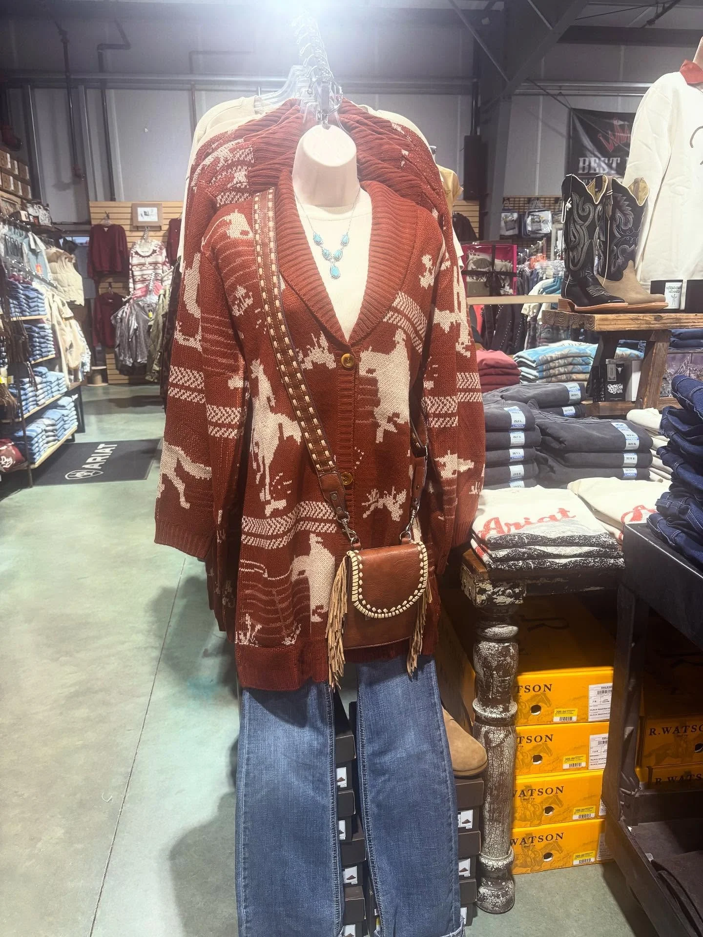 🍁 Fall is here and so is the cooler weather! We’re loving the colors of our new fall apparel — cozy, comfy, and perfect for the season. You know you need a new outfit (or two)! #conlinsupply #fallapparel #fall #fallstyle #westernstyle #s
