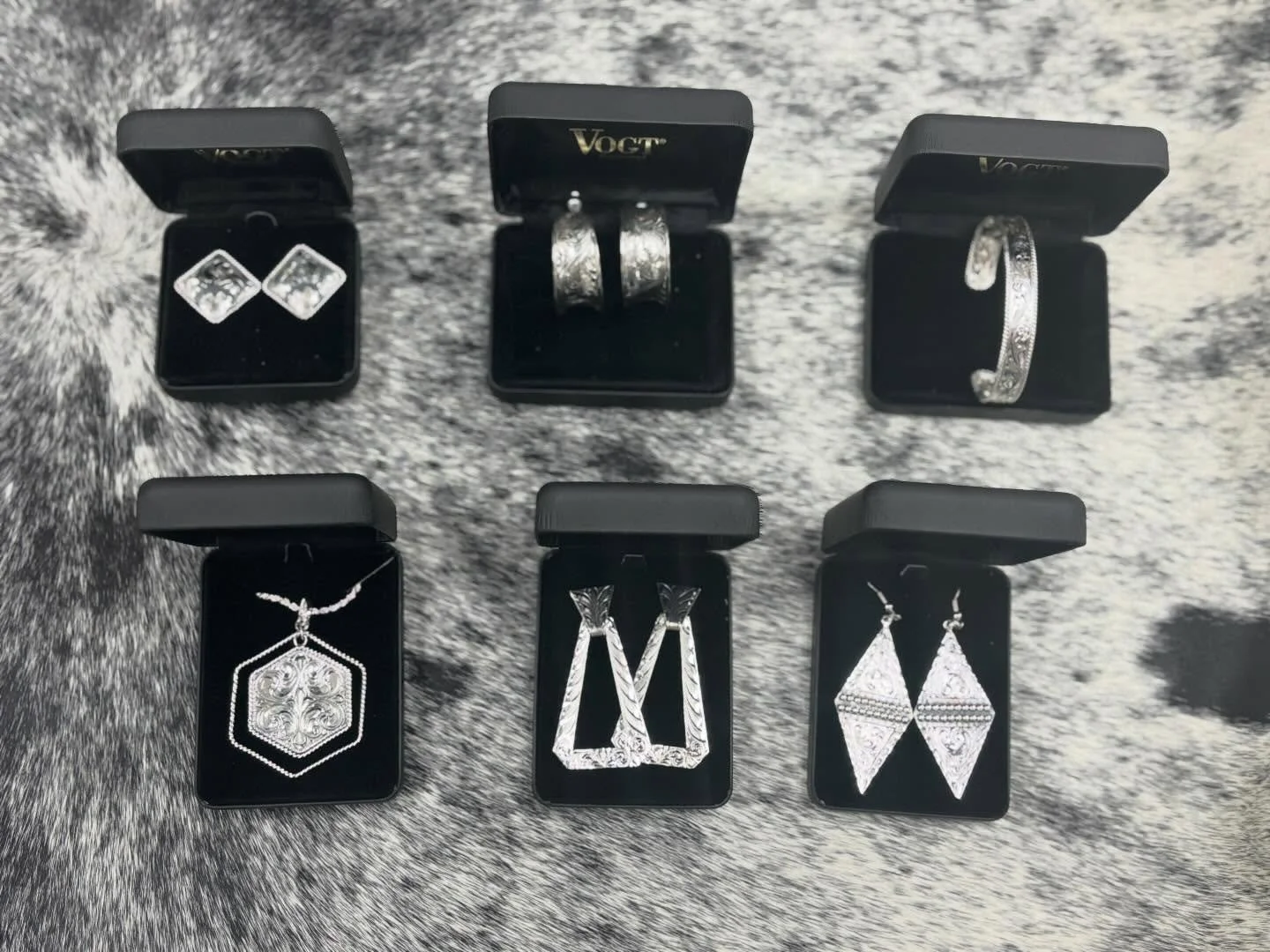 ✨ Silver is back just in time for Valentine&rsquo;s Day! ✨
Loving all the new and classic pieces from @vogtsilversmiths 🤍