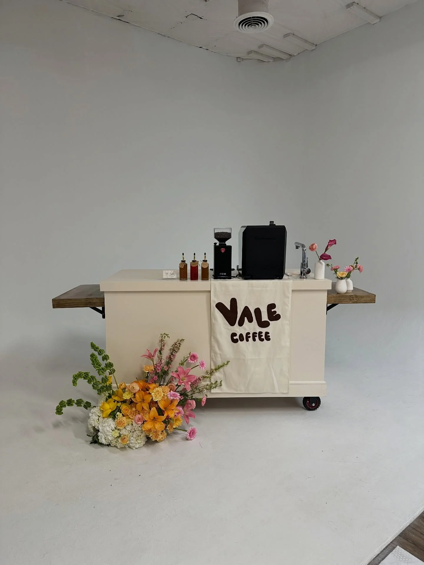 We&rsquo;re officially opening !!!!! THIS SATURDAY MARCH 7TH !!!!! 💋⭐️ Catch us at The Nails Place, our favvv nail salon in downtown Meridian from 10am-12pm :) first 20 people will receive FREE flowers with a drink purchase!! 💐

So excited to see y