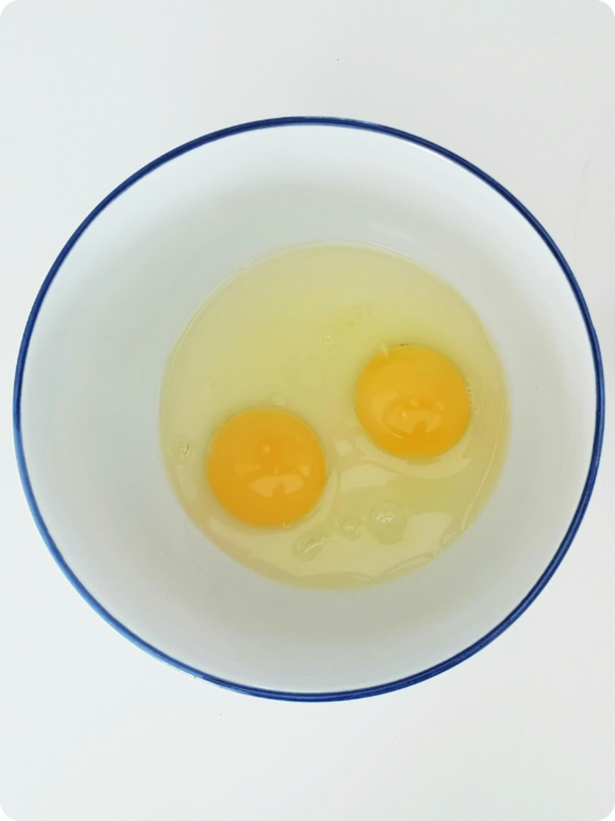 Dos huevos crudos