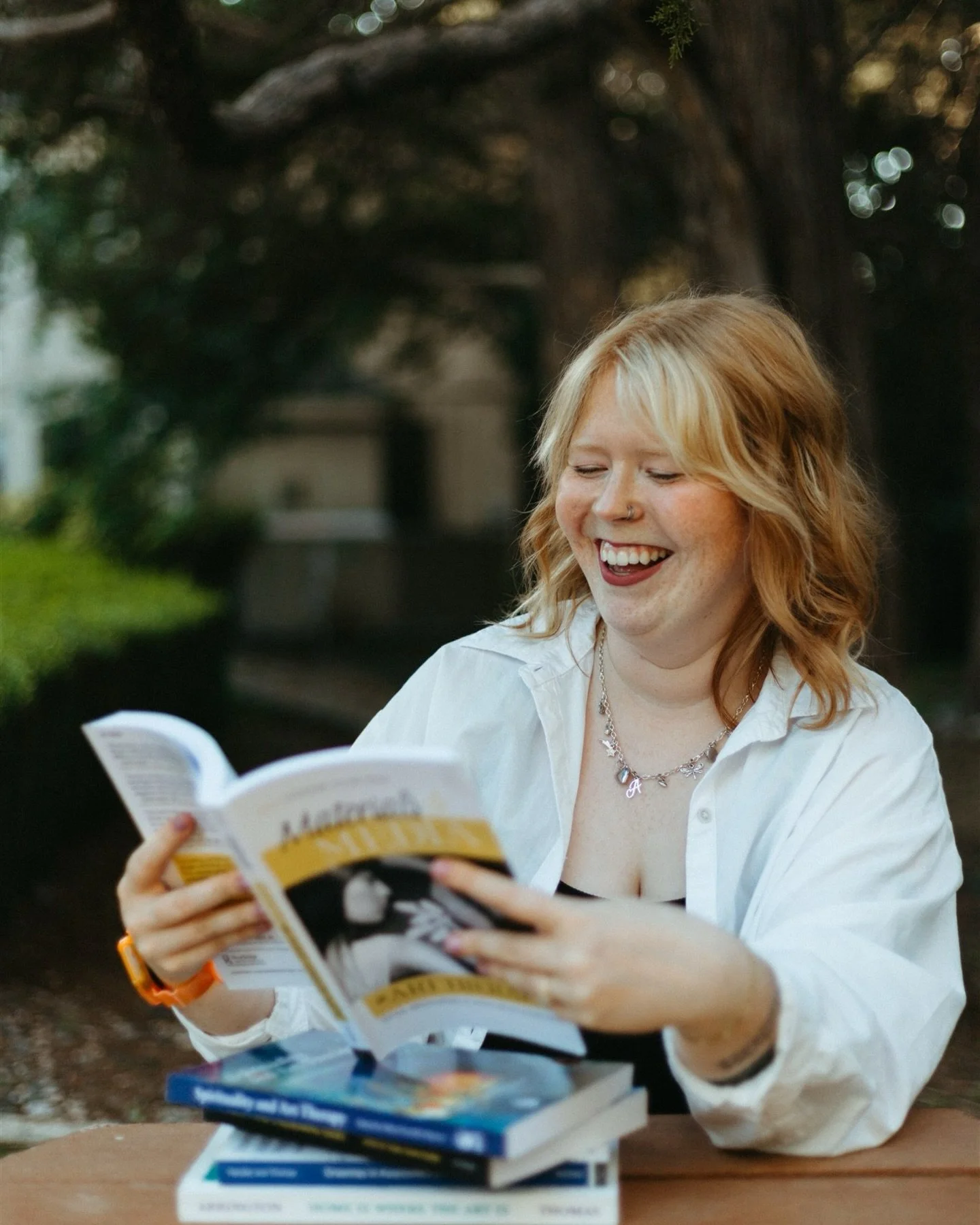 My very dear friend @amberreed.counseling back in summer when she first started her business :) Amber has been one of my dearest friends since high school, a fellow creative, artist, baker, and now art therapist! I feel like I rarely find myself work