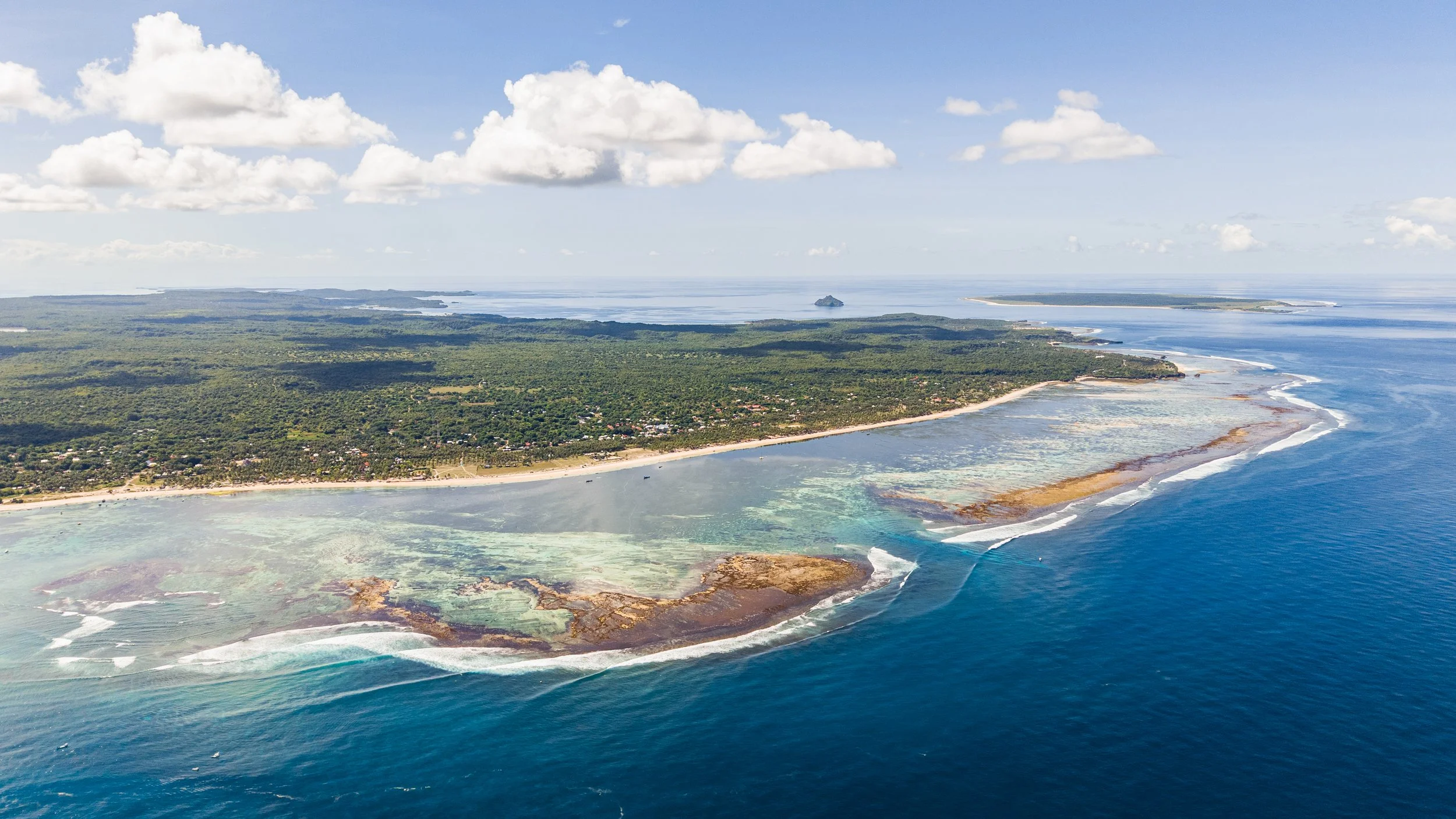 Nembrala T-lands surfing, Rote Island