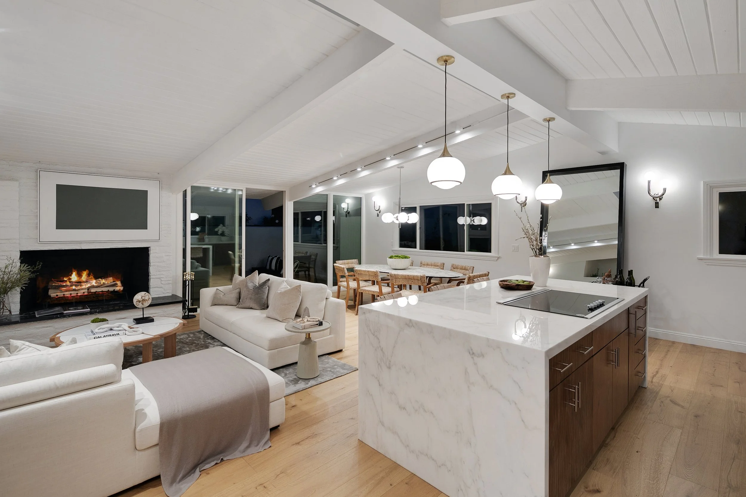 218 N Bundy Dr | Closed