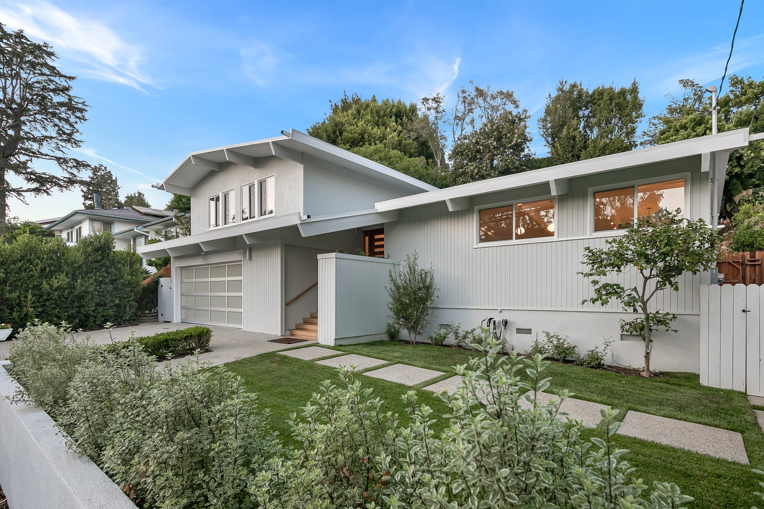218 N Bundy Dr | $2,950,000