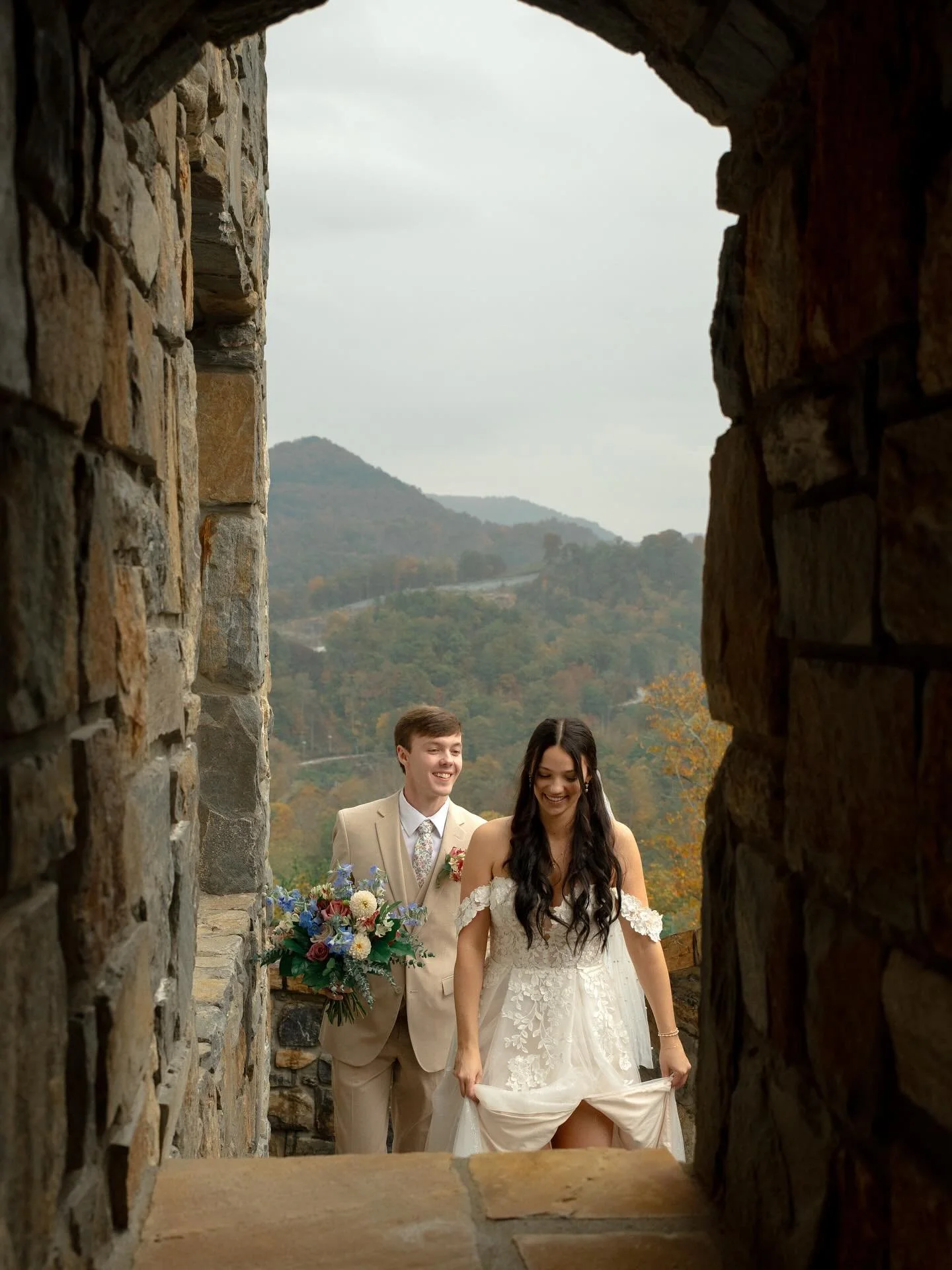 A romantic castle wedding in the Highlands for Annie + Will 🖤 Truly in awe of this venue, the weather (a mix of both sunshine & moody rain), this couple, the fall foliage, & the vast mountains in the background. Annie & Will exchanged vo