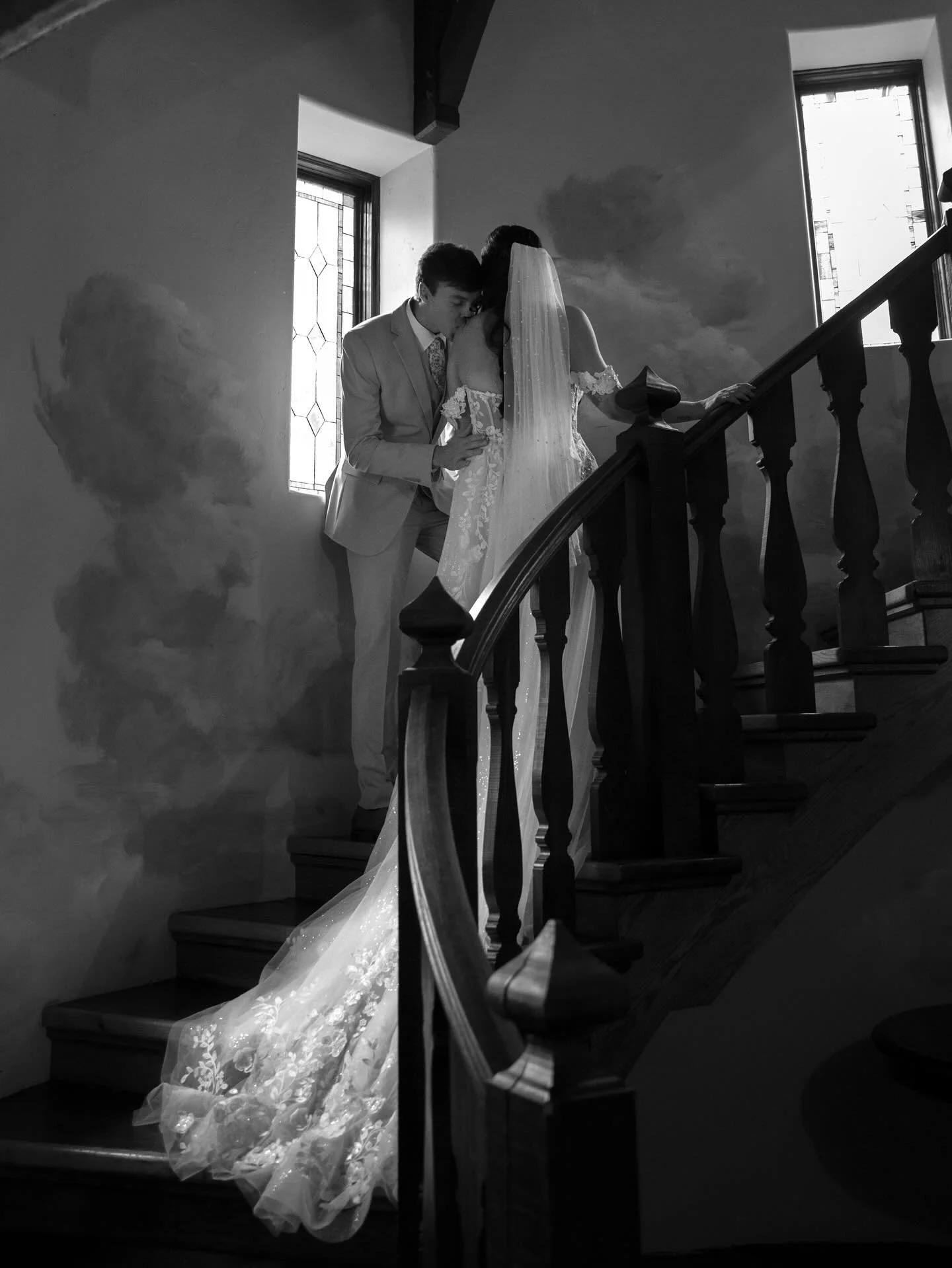 Inside the castle walls with A & W 🖤 The spiral staircase was one of the most inspiring places. The light shining through the stained glass windows created an atmosphere so special. It led up to the tower terrace with panoramic views over the mo