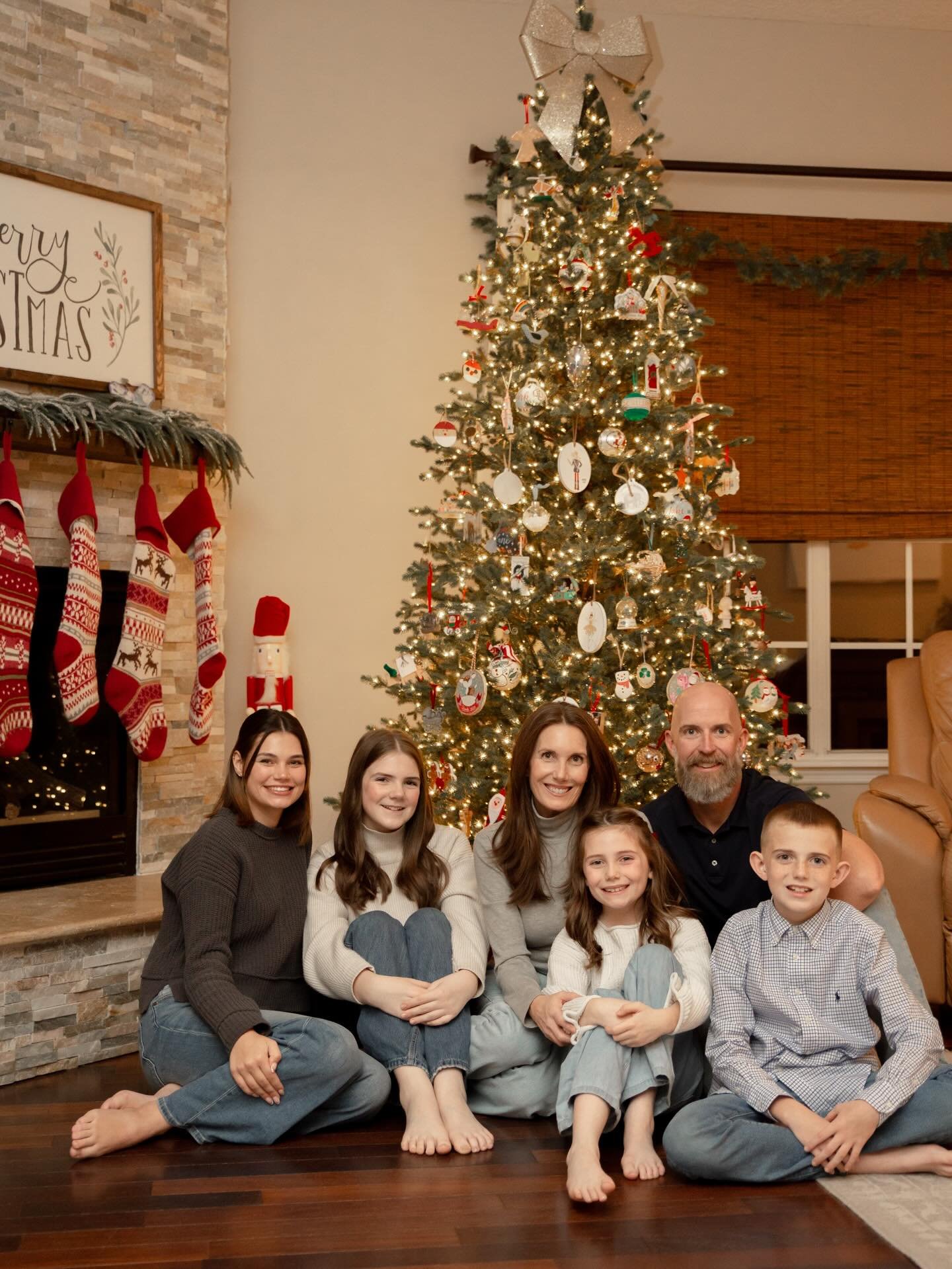 The 2025 Christmas season was filled with so many sweet memories! I absolutely love shooting at outdoor locations (&amp; have so so many to share), but some of my favorite settings are cozy interiors ❤️ From my own Christmas minis, to visiting the ho