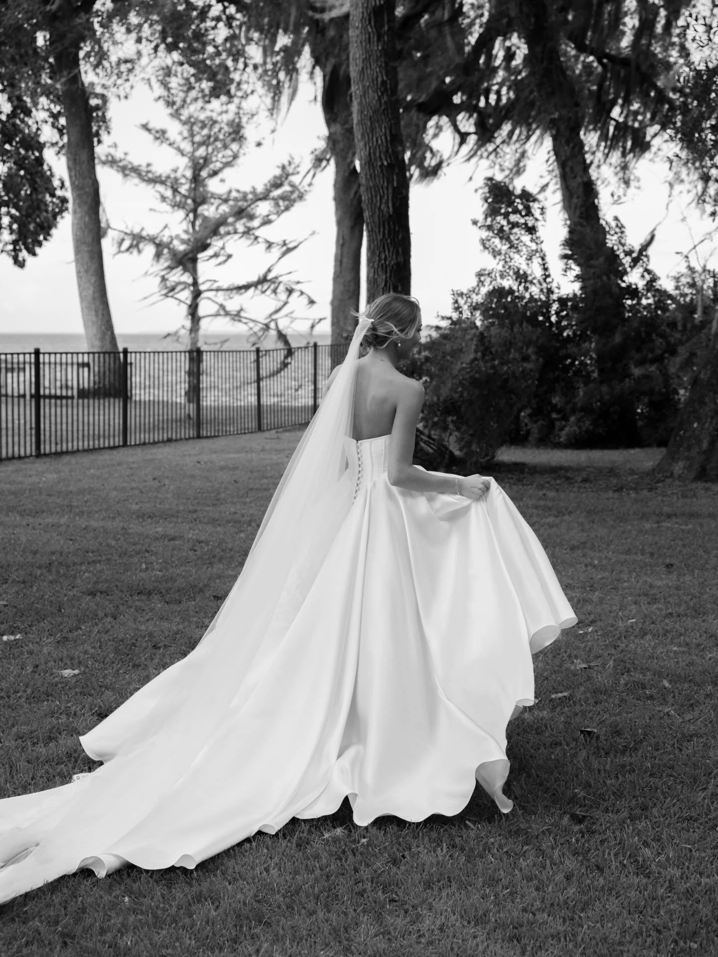 The Danners in B&amp;W 🖤🖤🖤🖤🖤

Venue: Enchanted Oaks
Photographer: @ginnystephensphotography 
Planner: @alavisheventllc 
DJ: Cos Celebration
Florals: @magic.in.bloom @faithfulflorals.jax 
Hair: @sza_studiochicsalon 
Bartenders: @macispour_customb