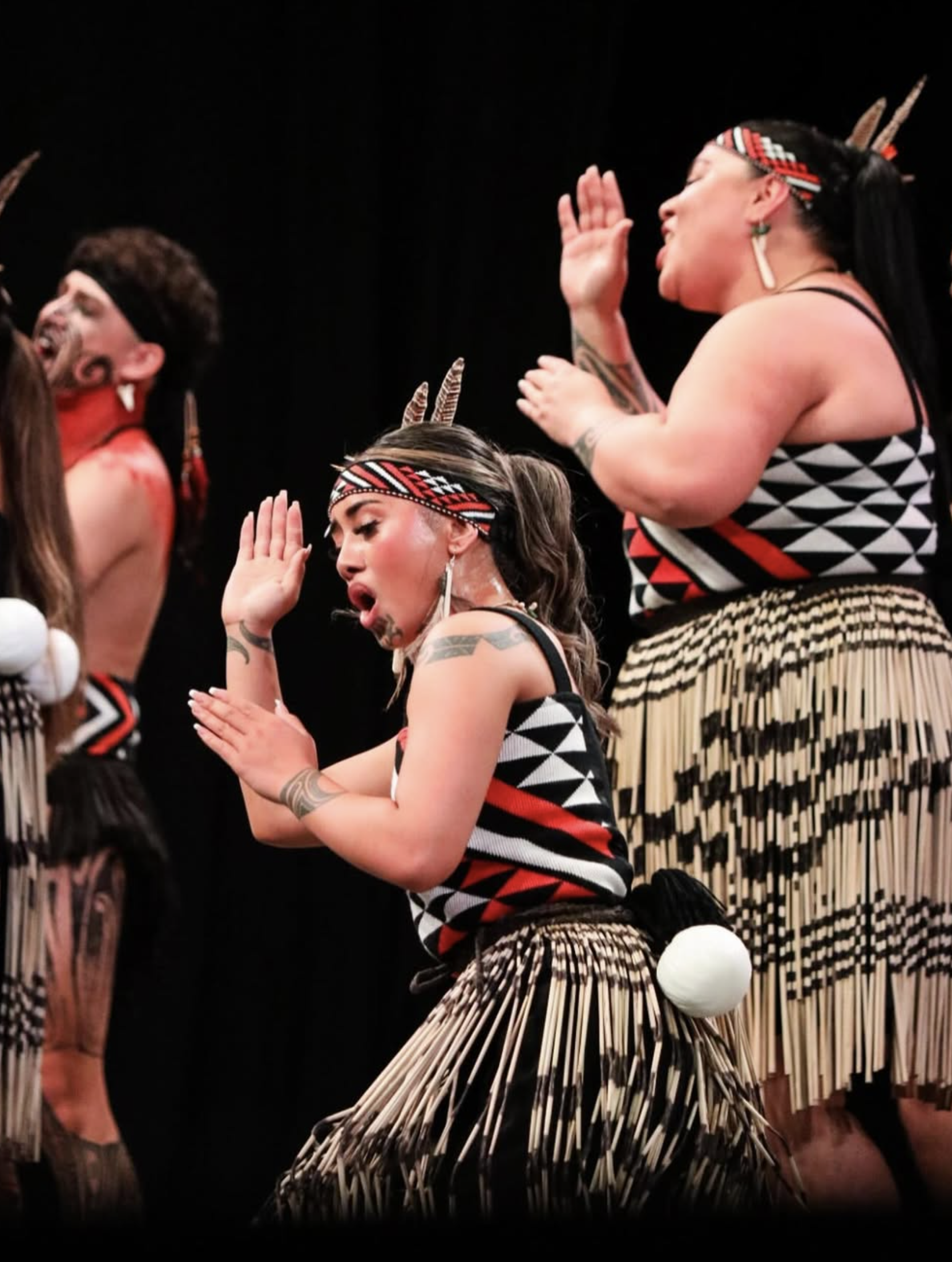 Tēnā koutou e hika mā, ngā mihi o te Tau Hou Pākehā