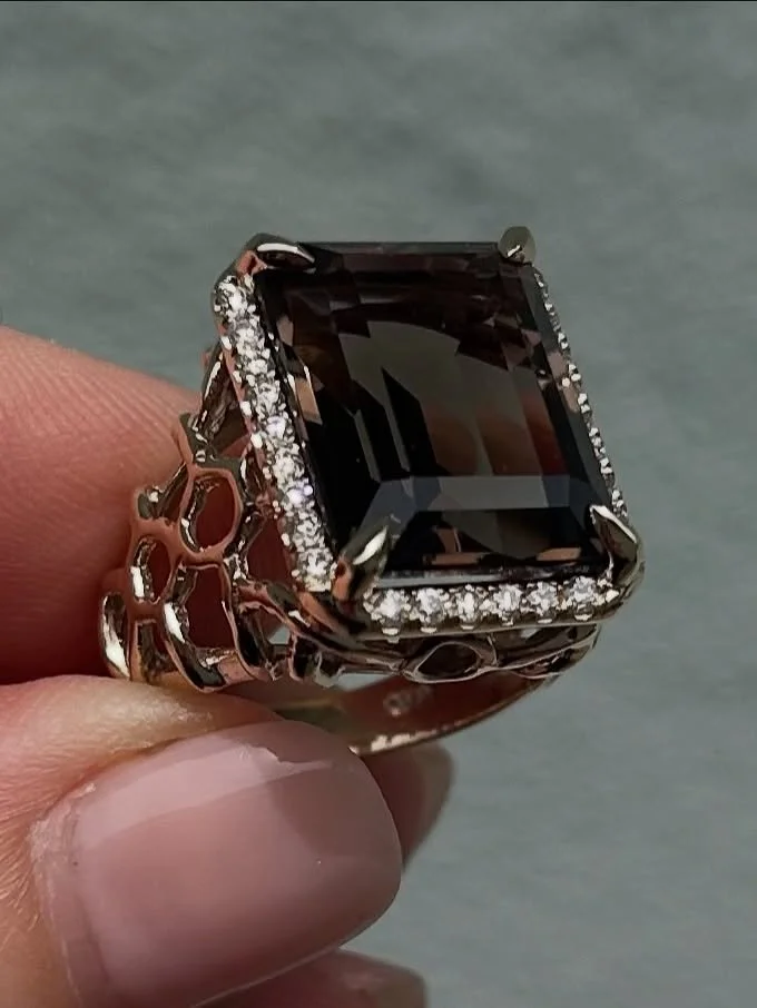 This Smokey quartz needed its own post 🤎 A vintage setting in yellow gold, in need of some repair. 

We polished the scratches out of the stone, strengthened the thin and worn down prongs, and added a beautiful diamond halo to give it some extra spa