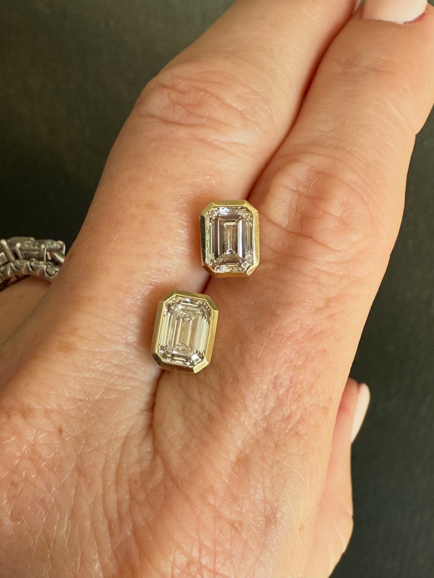 🍁October you were filled with beautiful sunsets, football wins, beautiful diamonds, real estate and fun with friends. 🌅☕️🏈💙 I can believe how fast it went by.