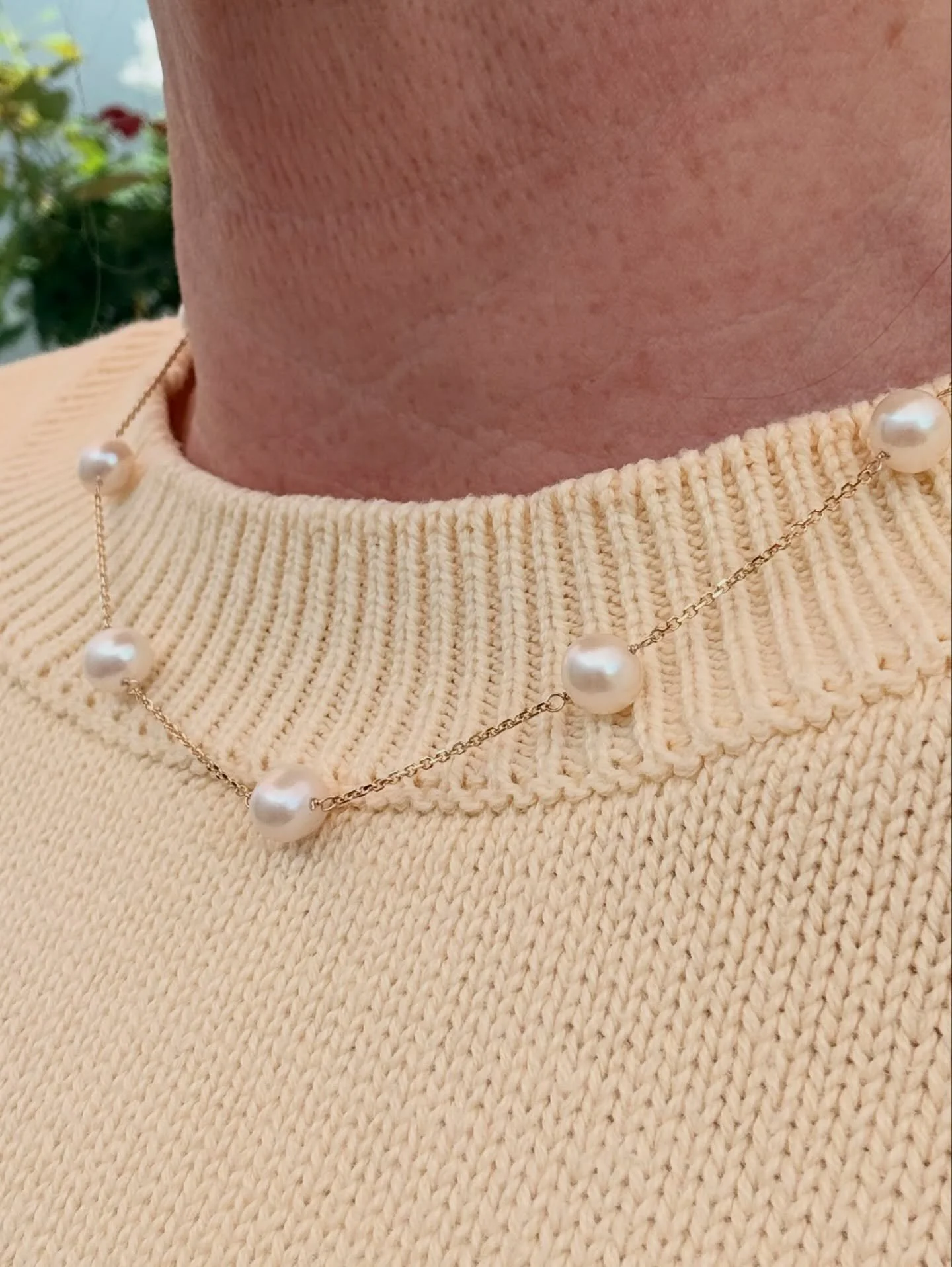 It&rsquo;s Spring and Mother&rsquo;s Day is just around the corner. 🌺 I love these soft, warm pearls paired with pastels for all the upcoming festivities. 11 stationed pearls on a 16 inch long 14k yellow gold chain. What a perfect gift for mom! 🍋🌼