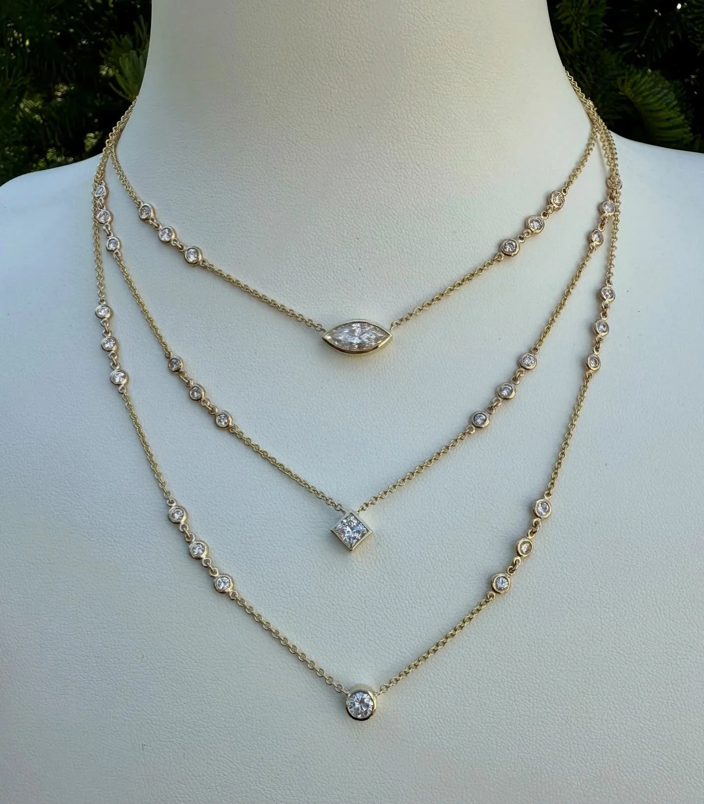 Now that Christmas is over and the gifts have been given, I can share all the projects I have been working on. Another gorgeous heirloom remake! 💝 

Beginning with 3 rings, each with a different shaped center stone (marquise, round and princess cuts