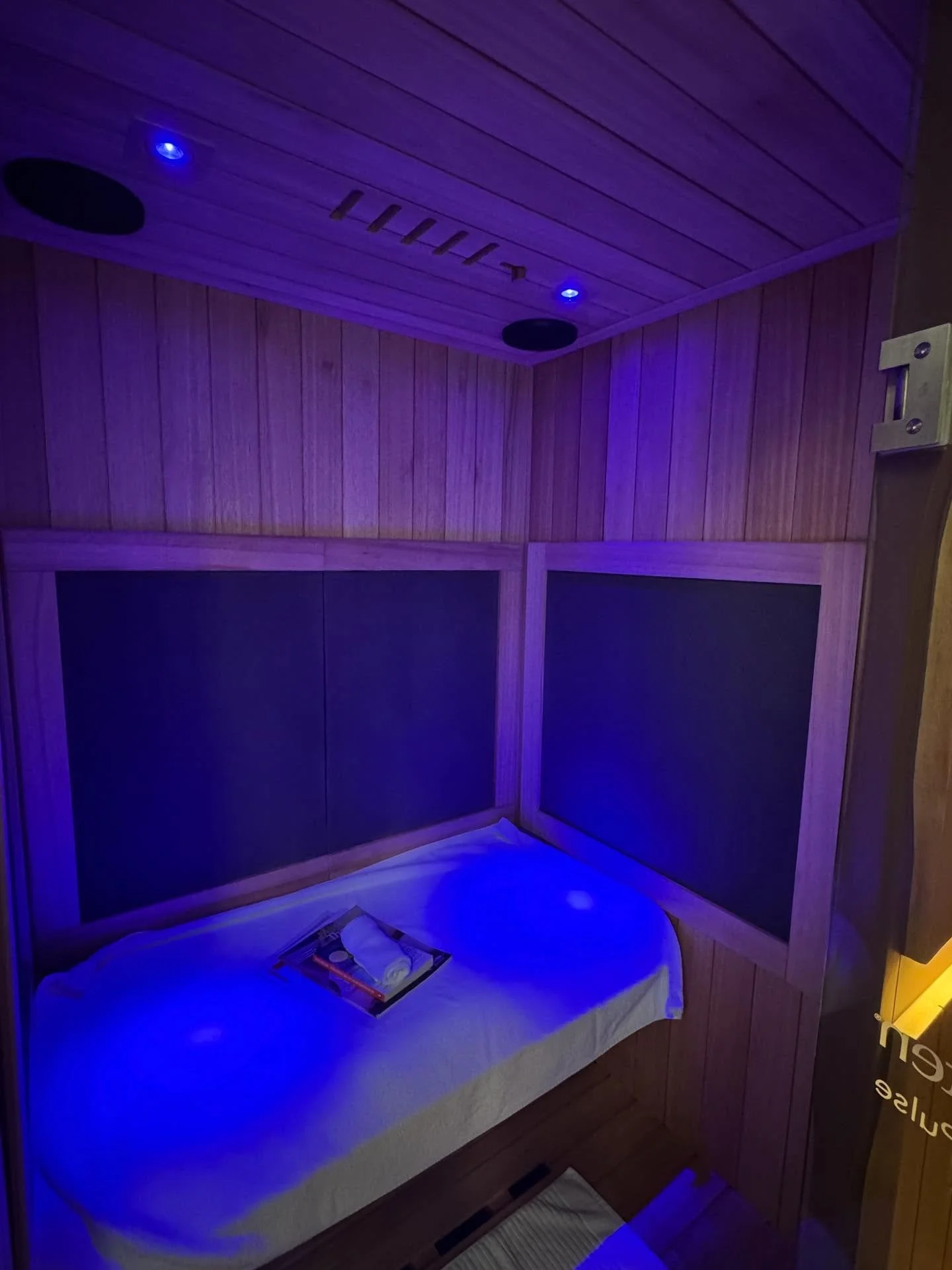 The shift from summer towards fall got you feeling blue? Try infrared sauna with chromotherapy to light you up from the inside out. 

Book now for a mood boost and feelings of wellbeing. 

COMMENT Boost for more info how this works.

#bodysoulbeing #