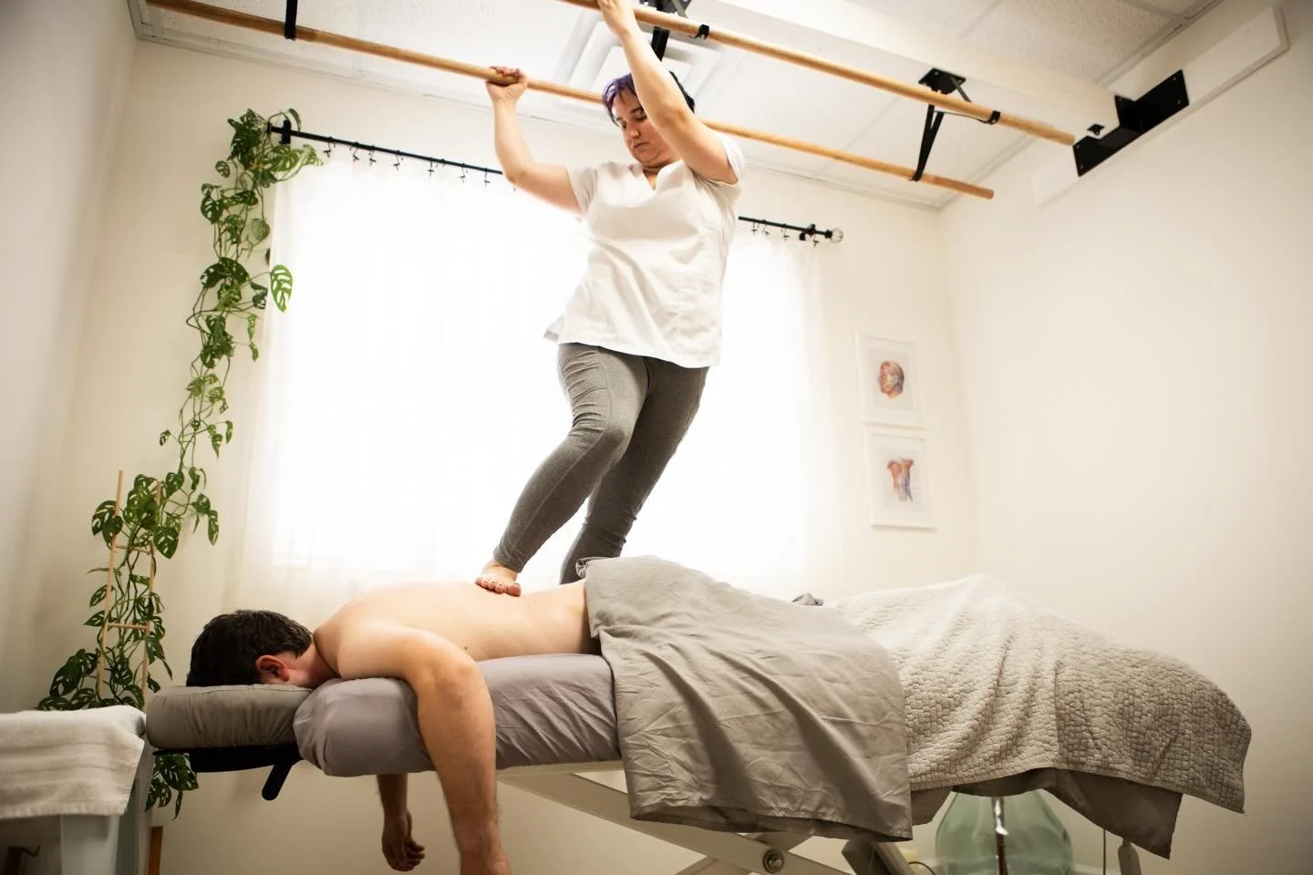 LOVE massage? 🤍💆🏻&zwj;♀️ We do! That&rsquo;s why we specialize in bodywork that aligns with your body, soul, and being. 

While we offer hands-on techniques, our personal favorite is barefoot massage. Our clients love 💕 it, too! 

Find out for yo