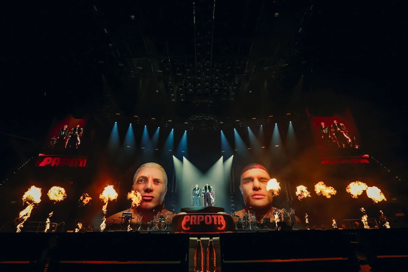 La que puede puede! 💥

@ca7rielypacoamoroso 
📷 @mava.villamizar 
Bogot&aacute;, Colombia 
10 &bull; 09 &bull; 2025
@paramopresenta 

#ca7rielypacoamoroso #ca7riel #pacoamoroso #papotatour #tetas #laquepuedepuede #babygansta