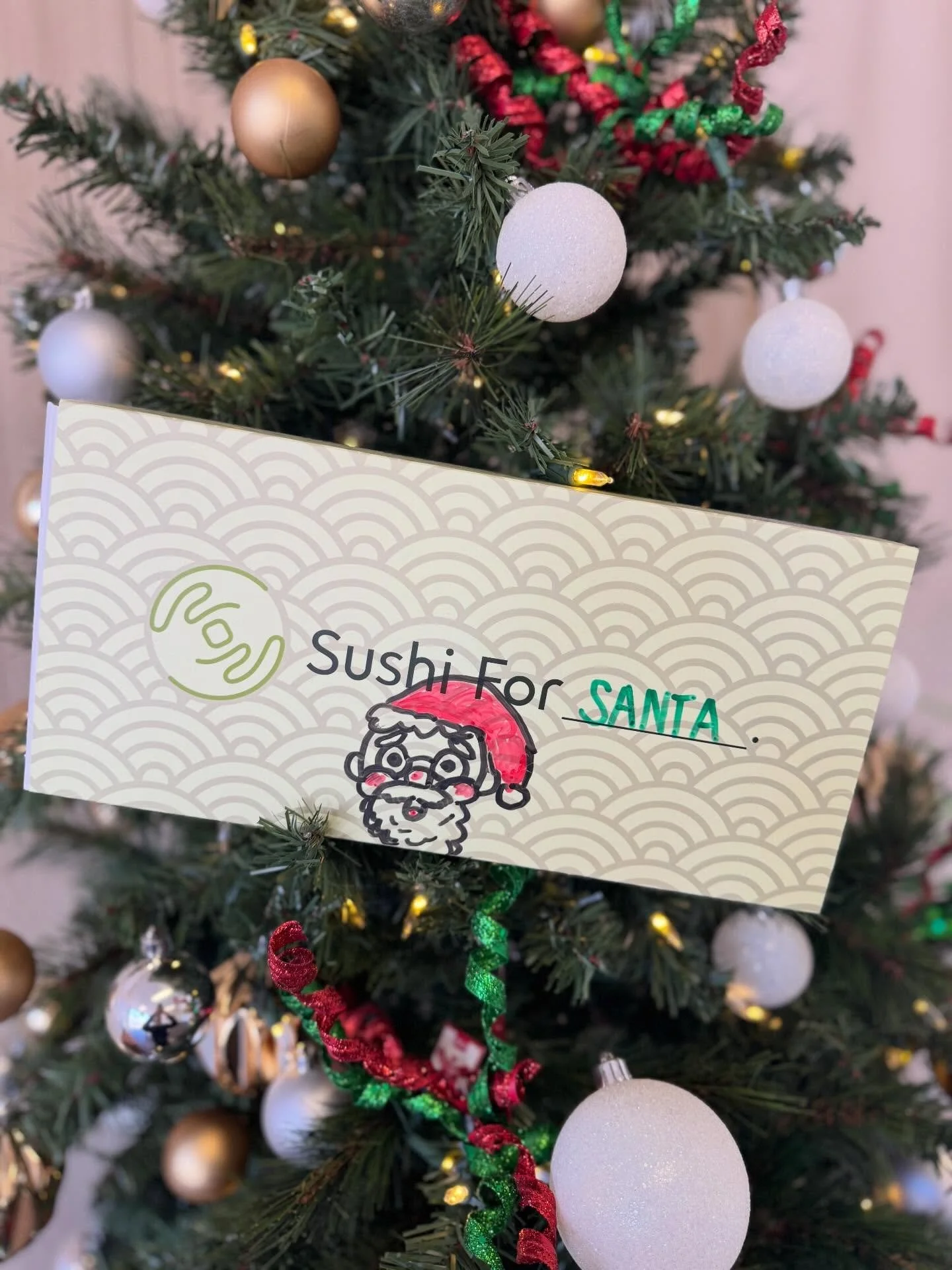 With just three days until Christmas, we&rsquo;re soaking in the cozy holiday atmosphere.
We hope it brings a little warmth to your day 🎄🤍