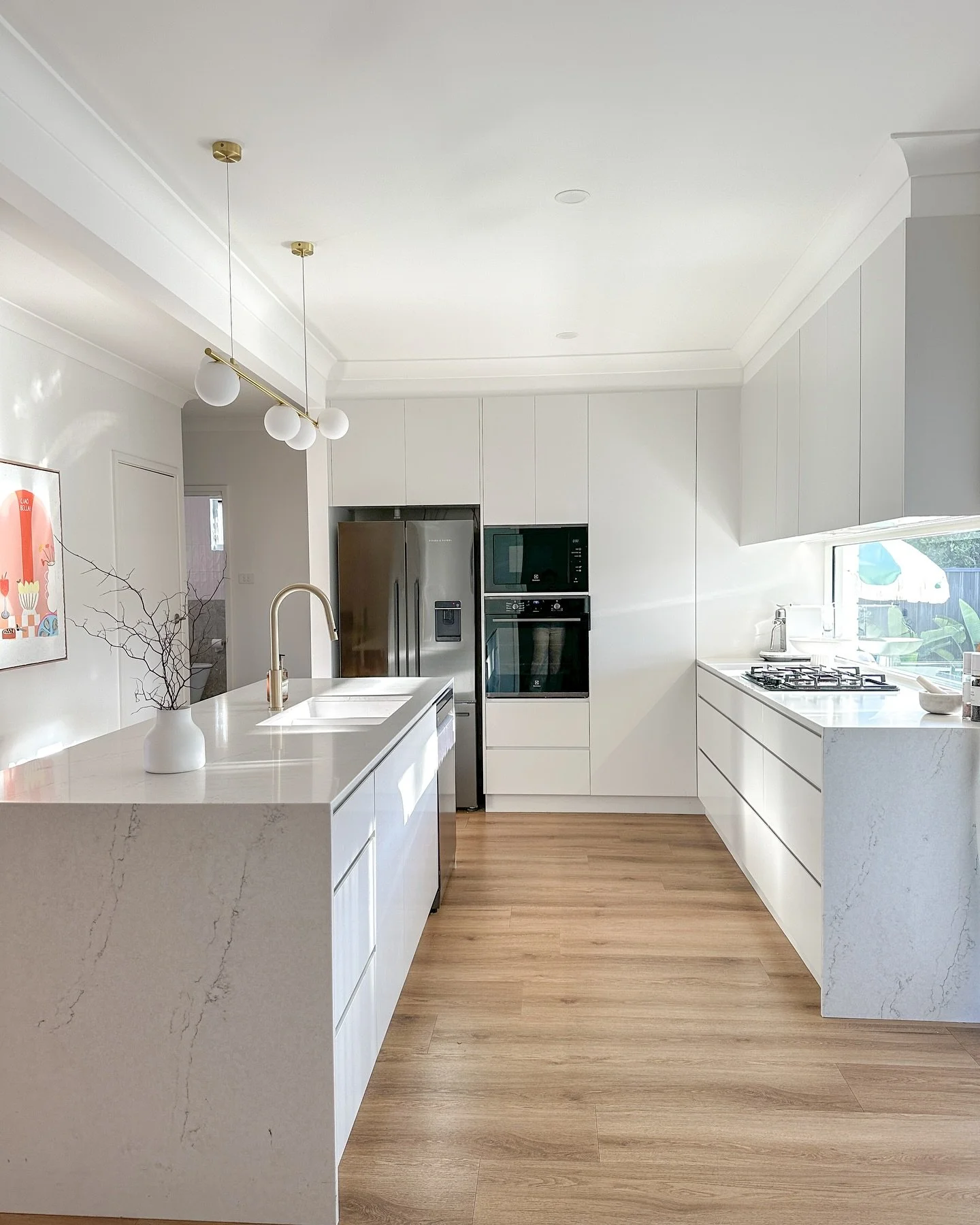 Our Adamstown Heights Kitchen Renovation✨

Some tips on how we renovated this kitchen without a huge budget:

&bull; Chose low-range cabinetry that still felt luxe
&bull; Selected affordable tapware with a high-end look
&bull; Opted for handleless ca