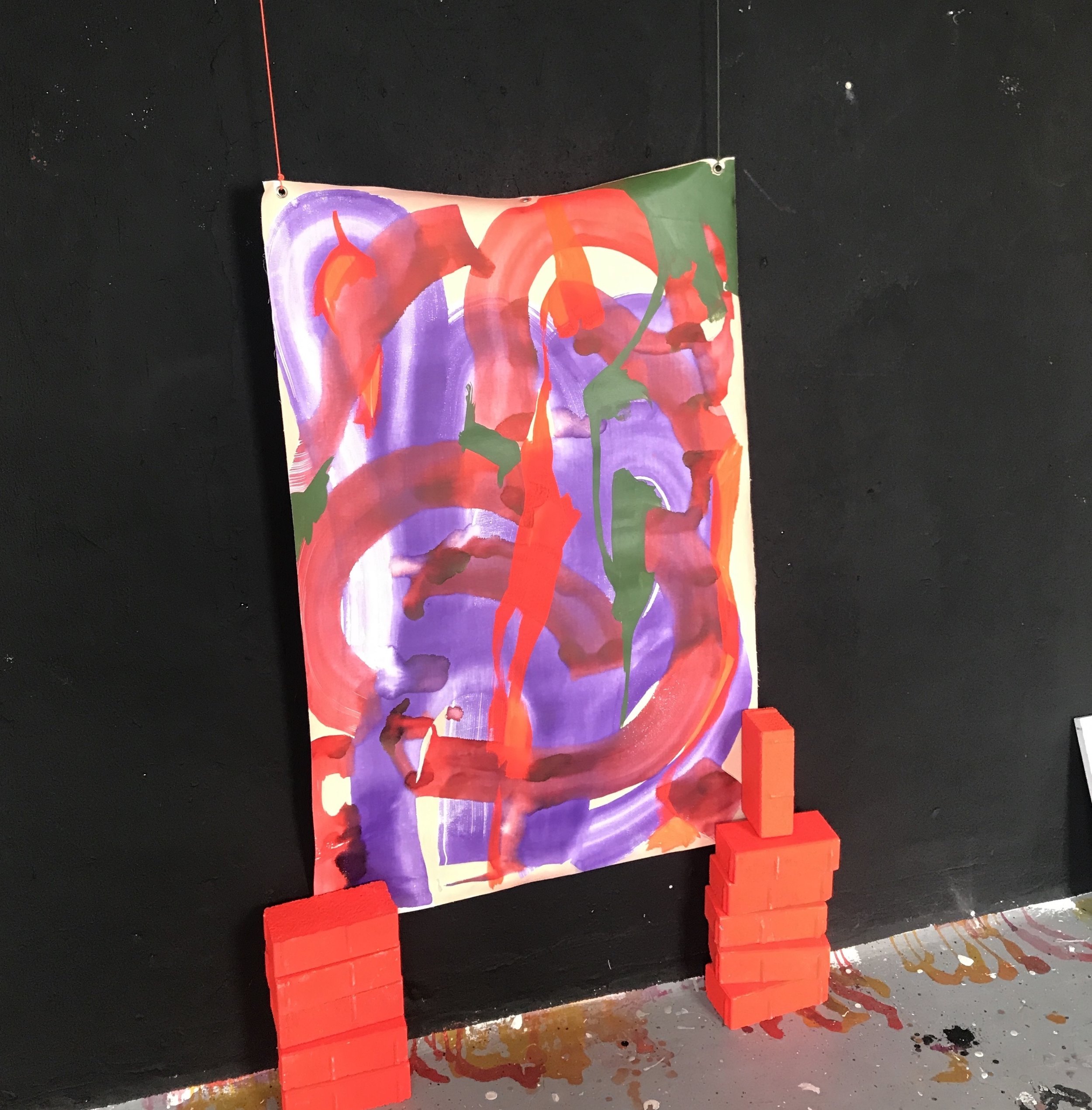 On the Block, 121 x 79 cm, Tusche und Acryl auf Leinwand, Nylonschnüre, Acryl auf Backstein, 2024, Stöhr©VG-Bildkunst,