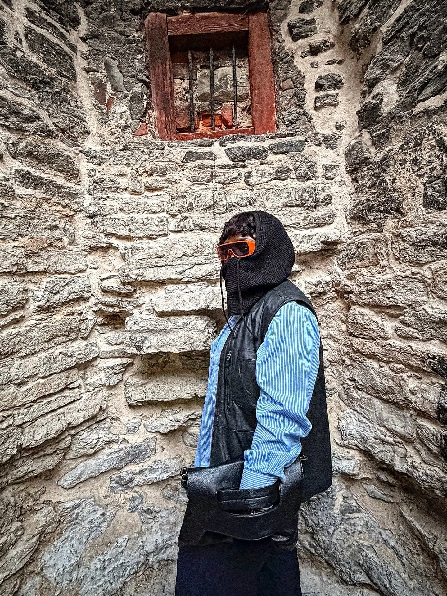 &ldquo;You look familiar&rdquo; I don&rsquo;t even go outside so why you lying??? 🧍🏾&zwj;♀️